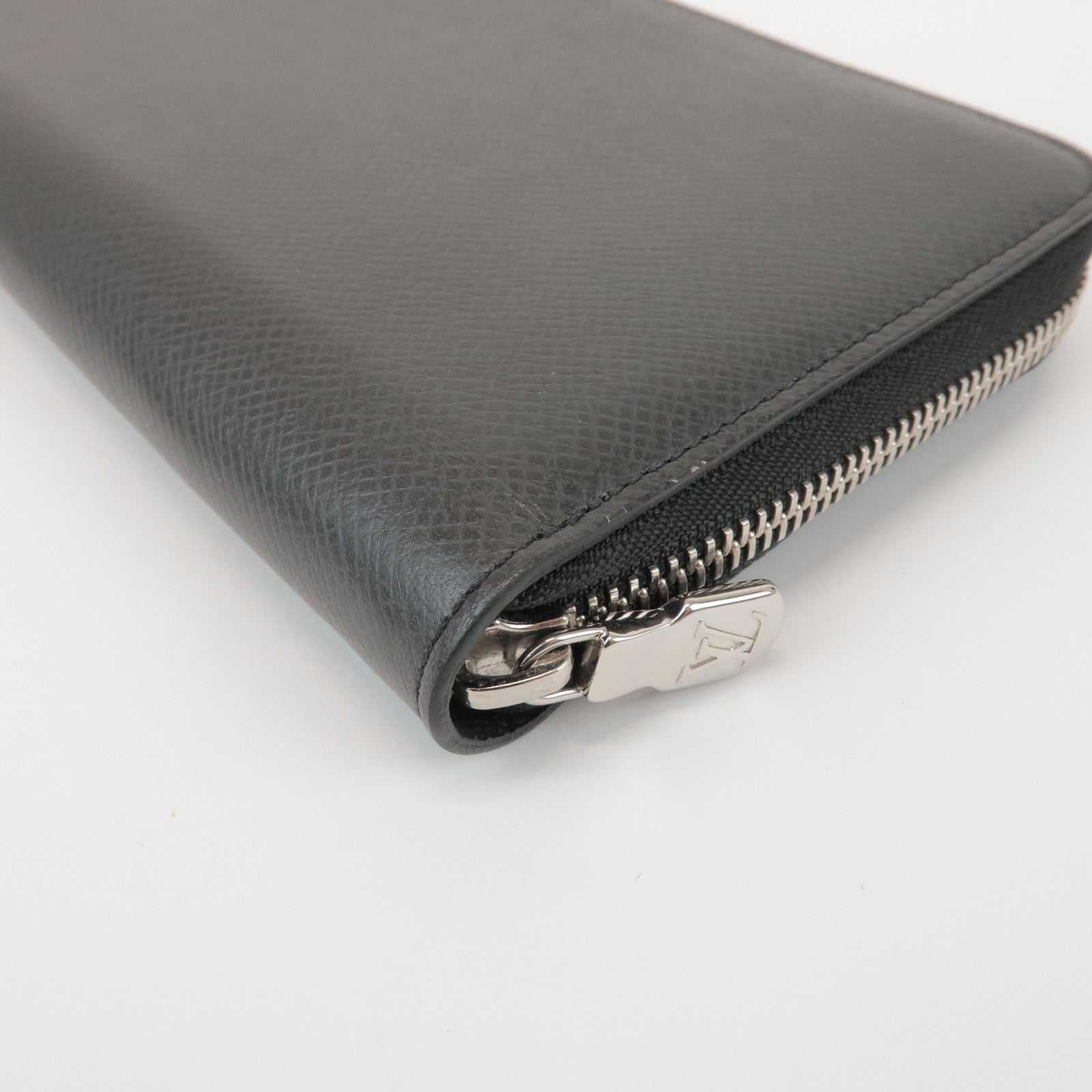 Louis Vuitton Taiga Zippy Organizer NM Long Wallet Noir M30056