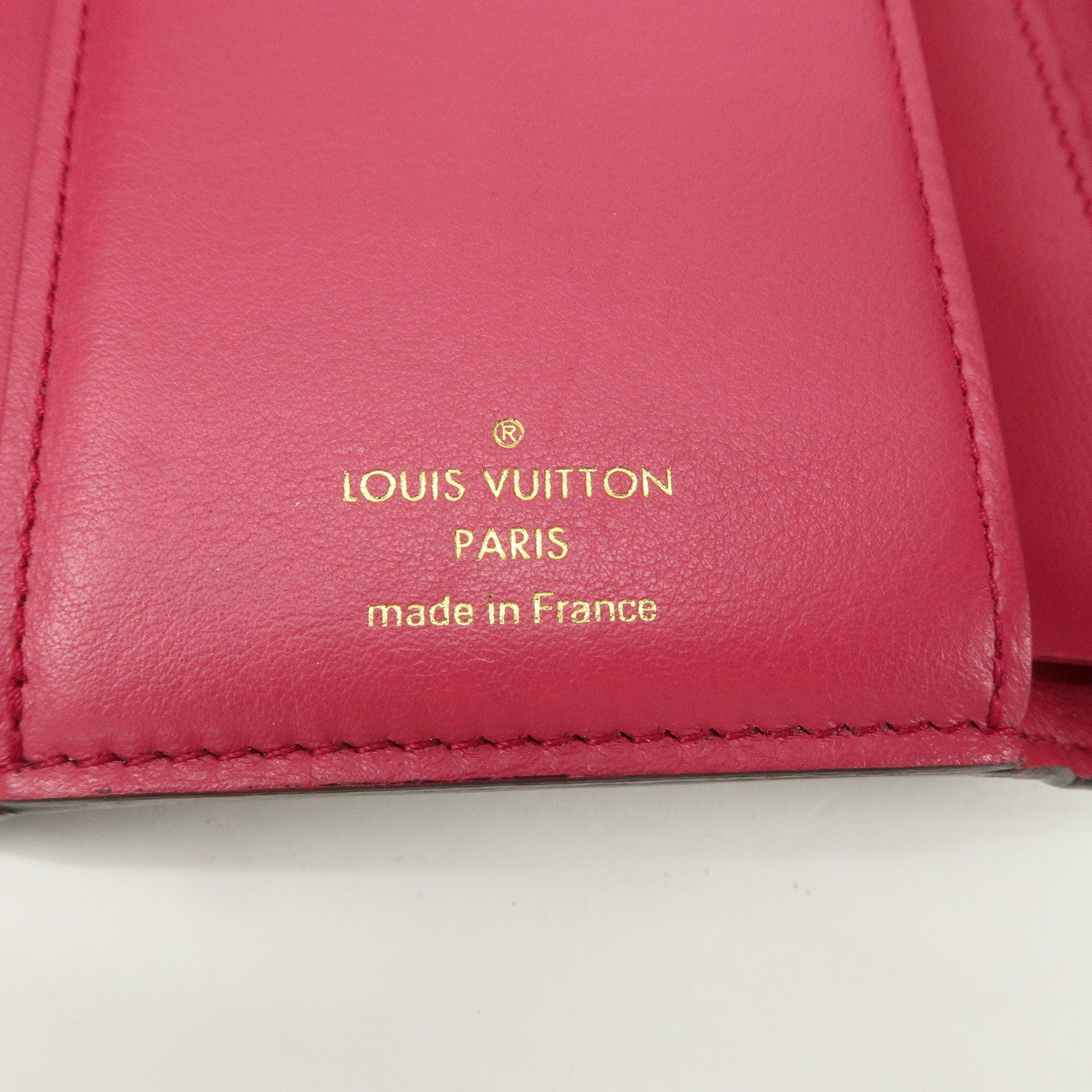 Louis Vuitton Leather Portefeuille Capucines Compact Wallet M62157