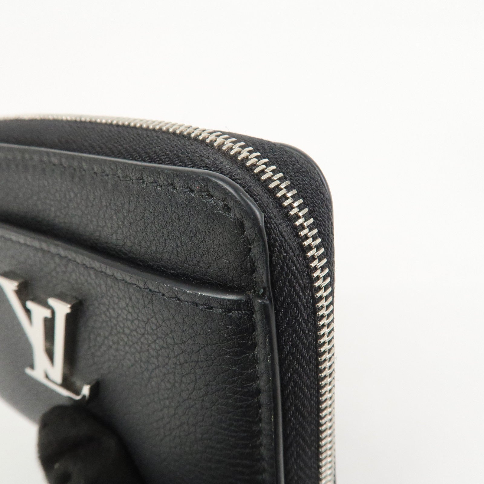 Louis Vuitton Lock Me Calf Leather Coin Case Coin Purse Noir M80099