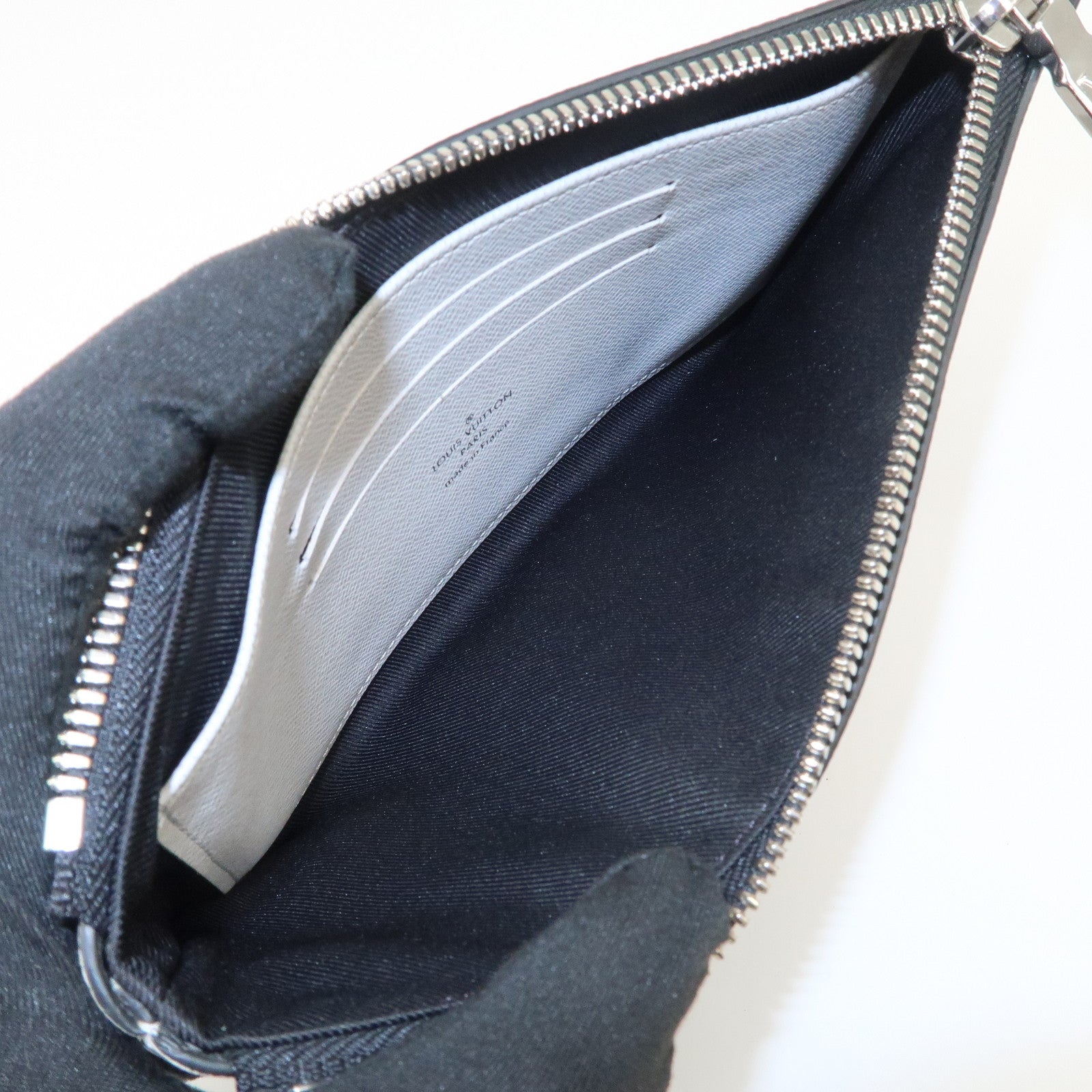 Louis Vuitton Monogram Taiga Discovery Pochette Antarctica M30279 Used