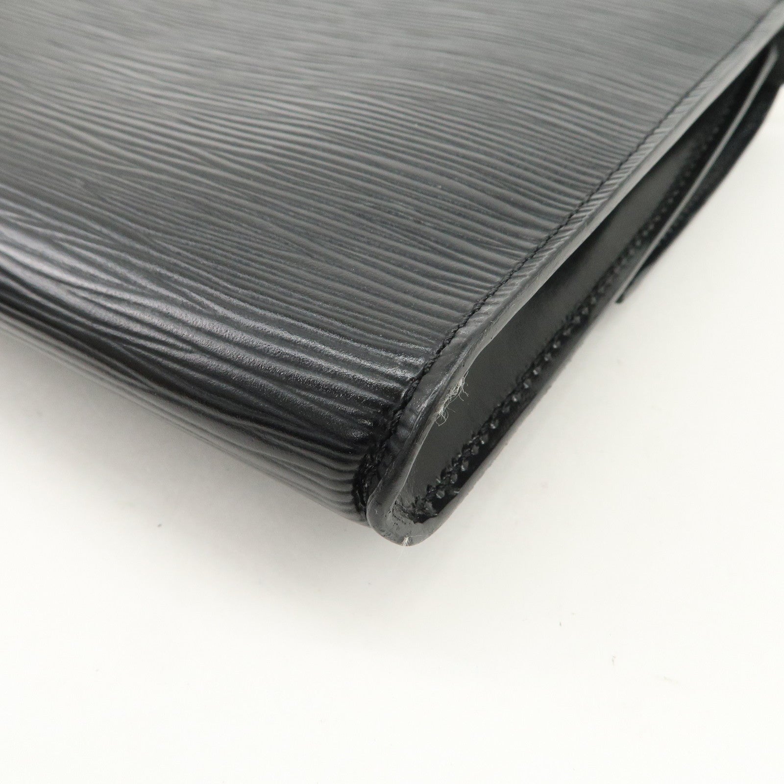 Louis Vuitton Epi Leather Arche Shoulder Crossbody Bag Noir M52572