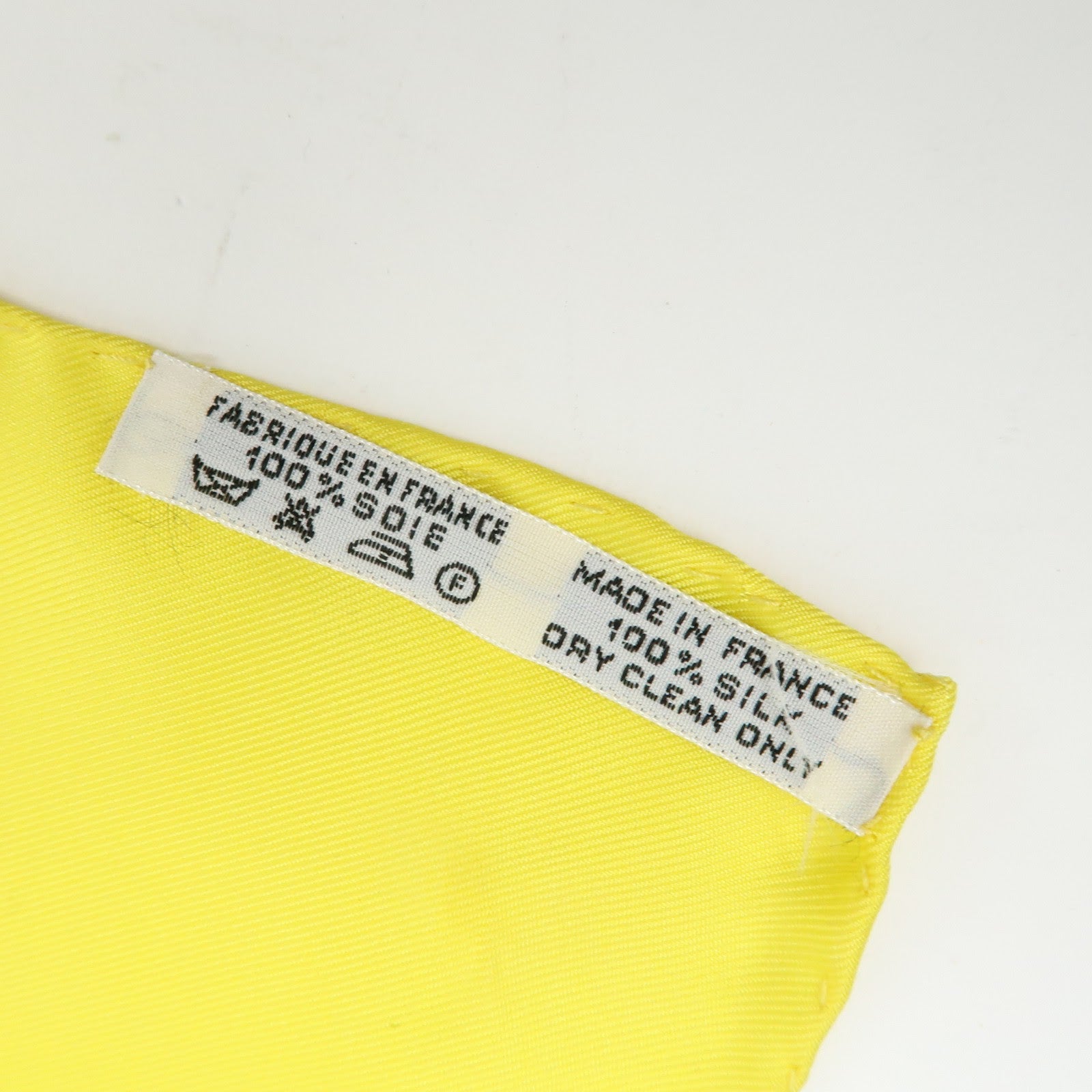 HERMES Carre 90 Silk 100% Scarf LA PRESENTATION Yellow Beige