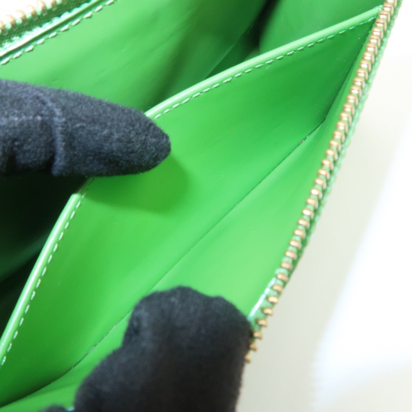 Louis Vuitton Monogram Vernis Trousse Cosmetic Pouch Green M93649