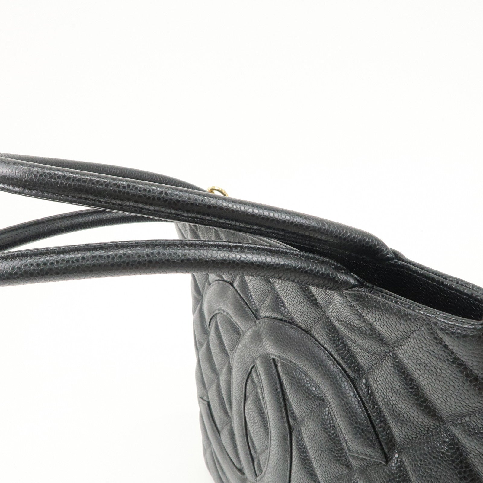 CHANEL Matelasse Caviarskin Medalion Tote Bag Hand Bag Black A01804 Used