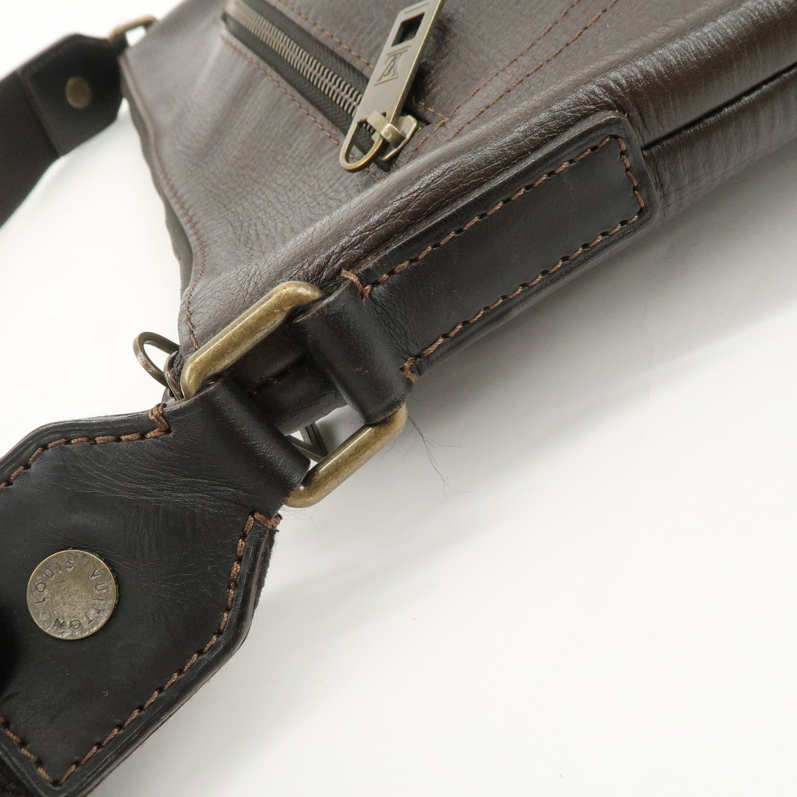 Louis Vuitton Utah Leather Shawnee MM Shoulder Bag Cafe M93453