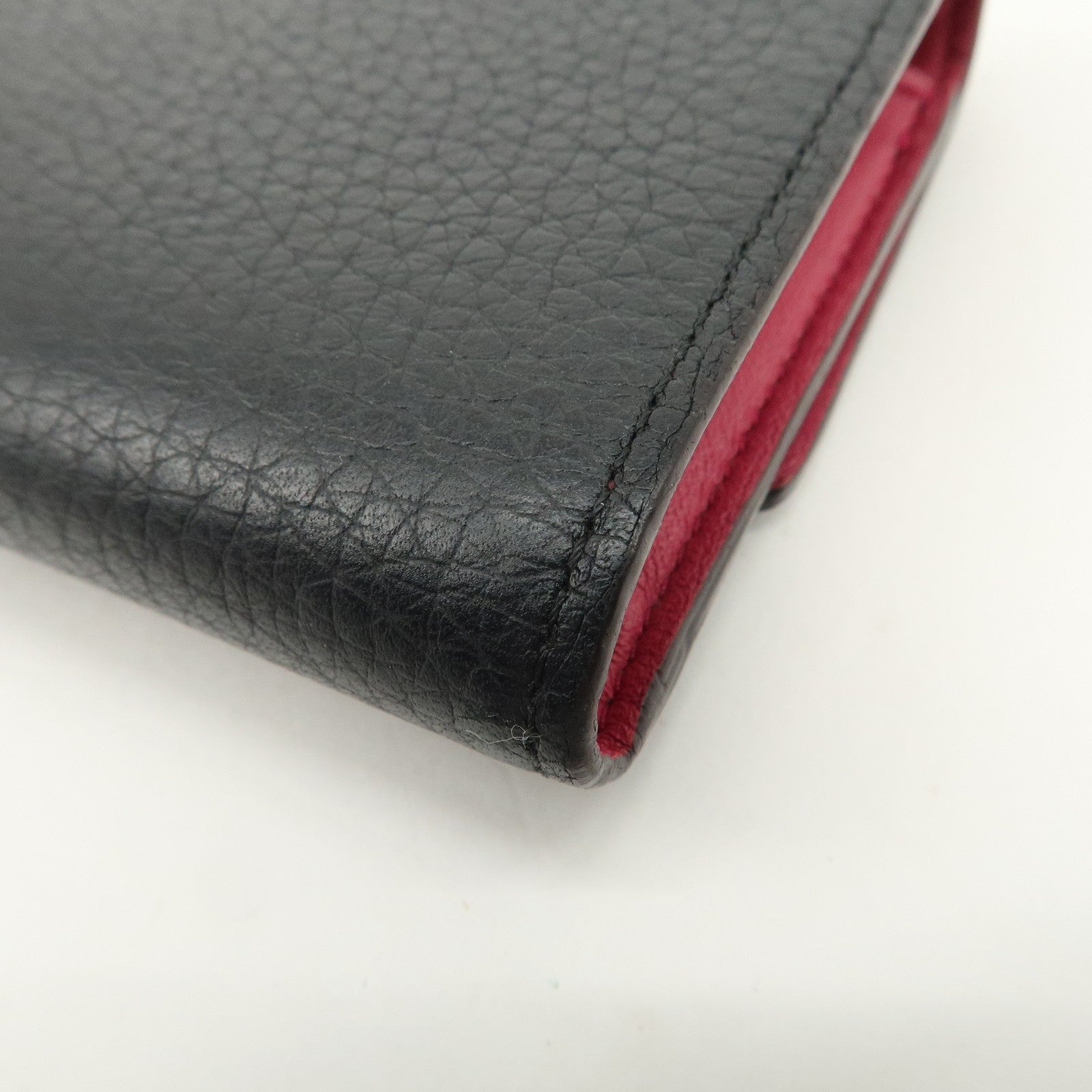 Louis Vuitton Leather Portefeuille Capucines Compact Wallet M62157