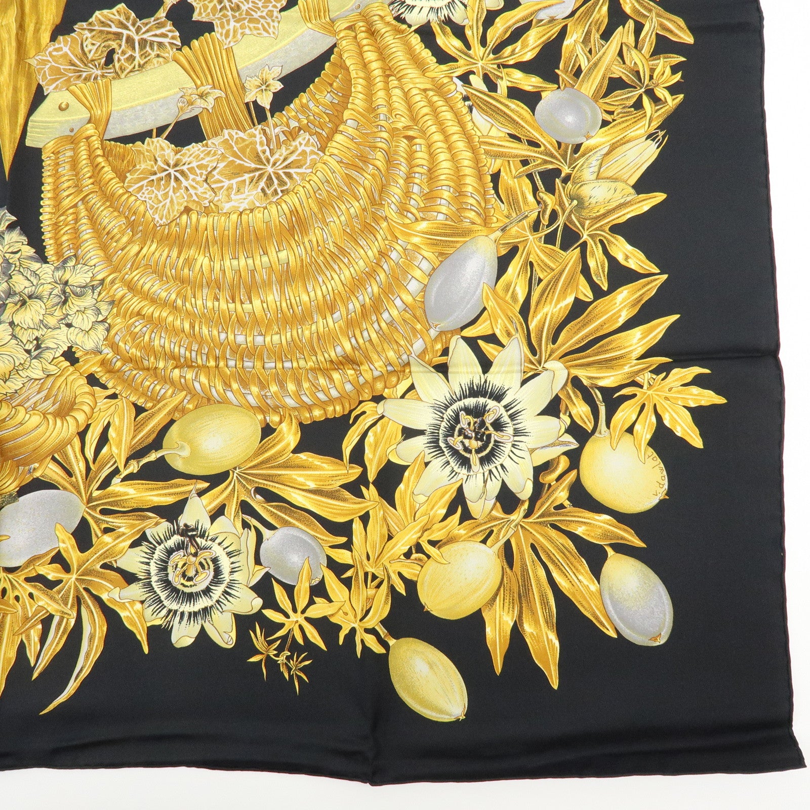 HERMES Carre 90 Silk 100% Scarf PASSIFLORES Black Gold