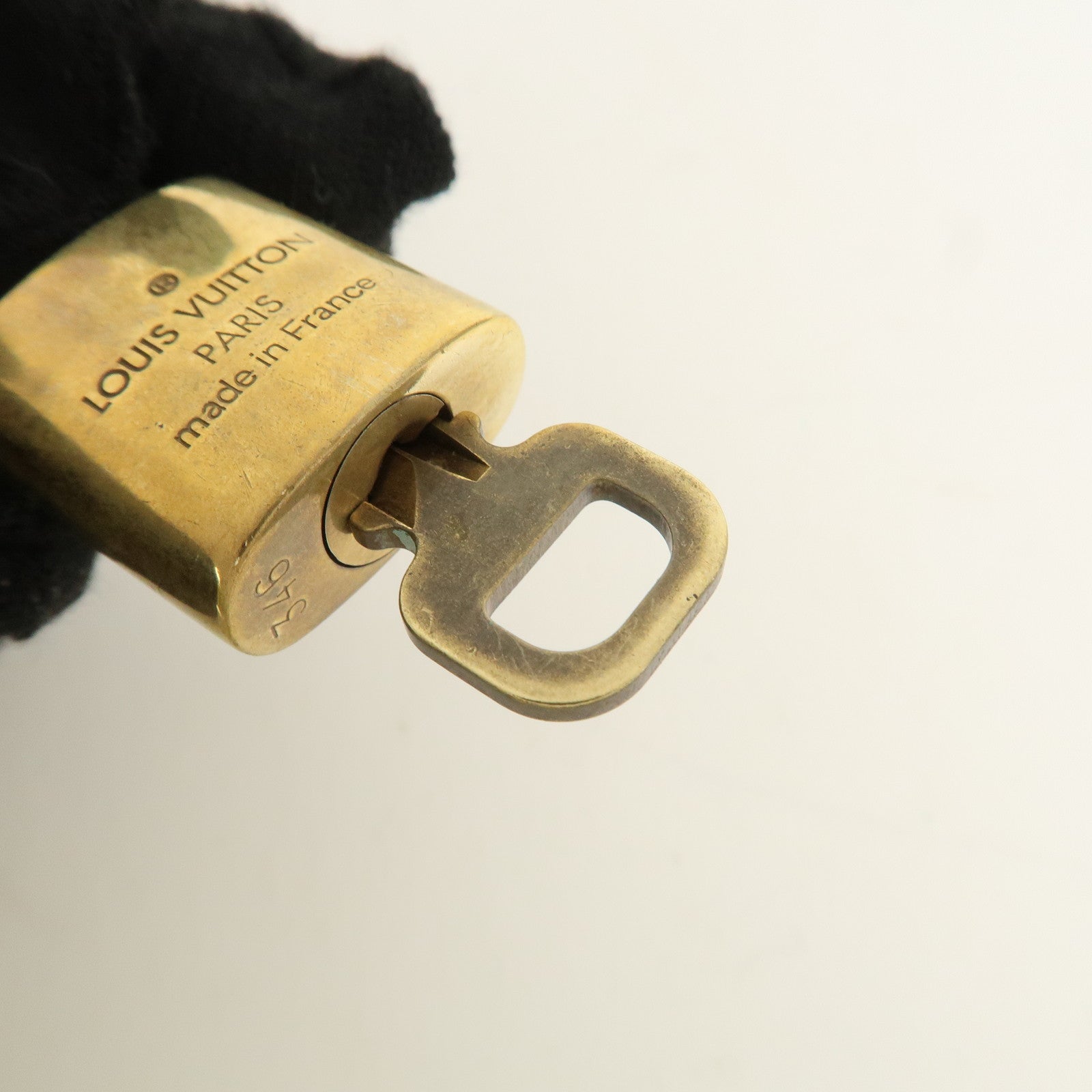 Louis Vuitton Set of 10 Lock & Key Cadena Key Lock Metal Gold Used