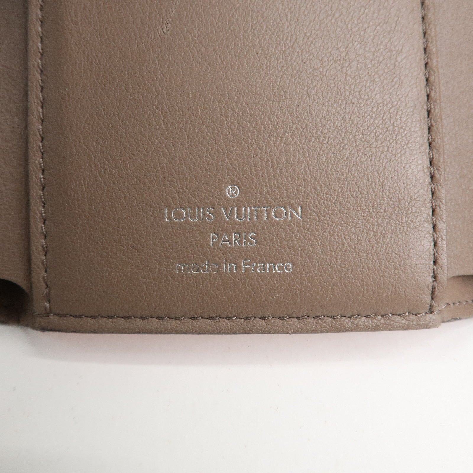 Louis Vuitton Portefeuille Capucines Leather Wallet Magnolia M80493 Used