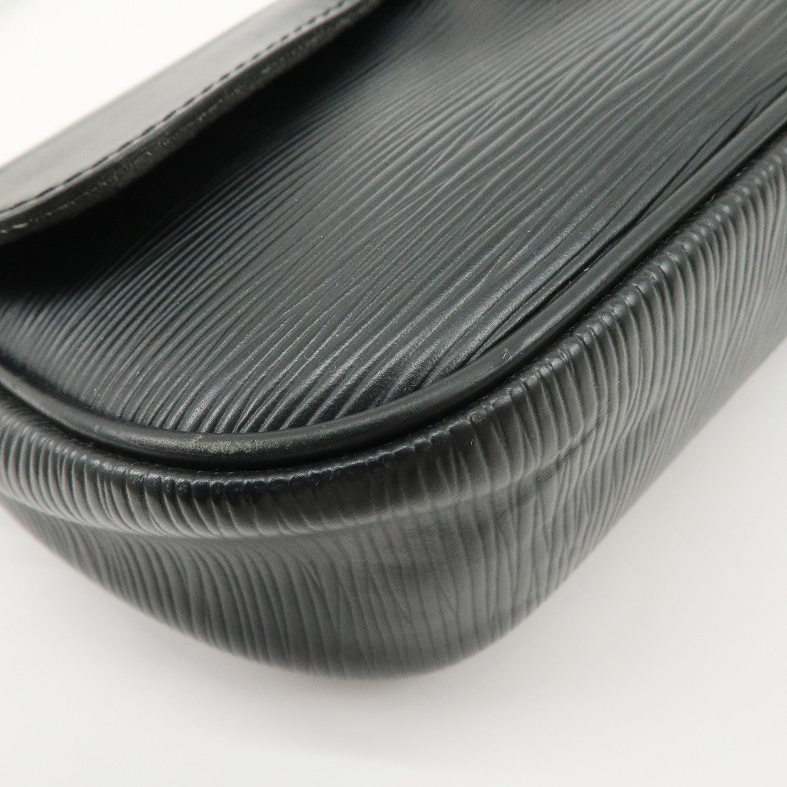 Louis Vuitton Epi Pochette Montaigne Shoulder Bag Noir M59292