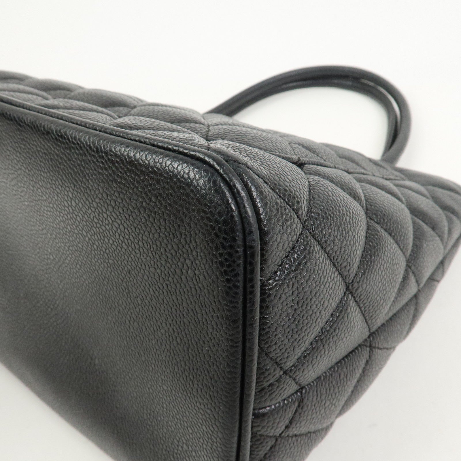 CHANEL Matelasse Caviarskin Medallion Tote Bag Hand Bag A01804