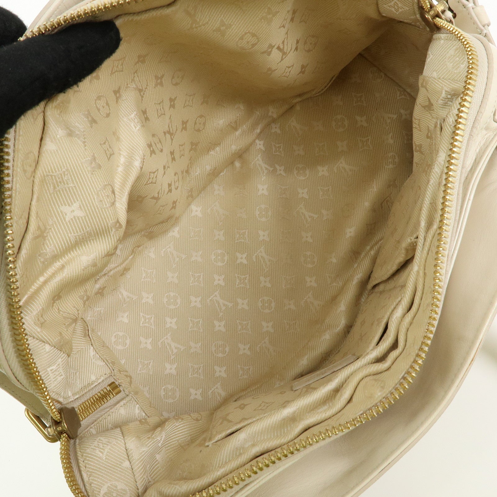 Louis Vuitton Cruise Line Rivet Bag Leather Hand Bag Ecru M95345