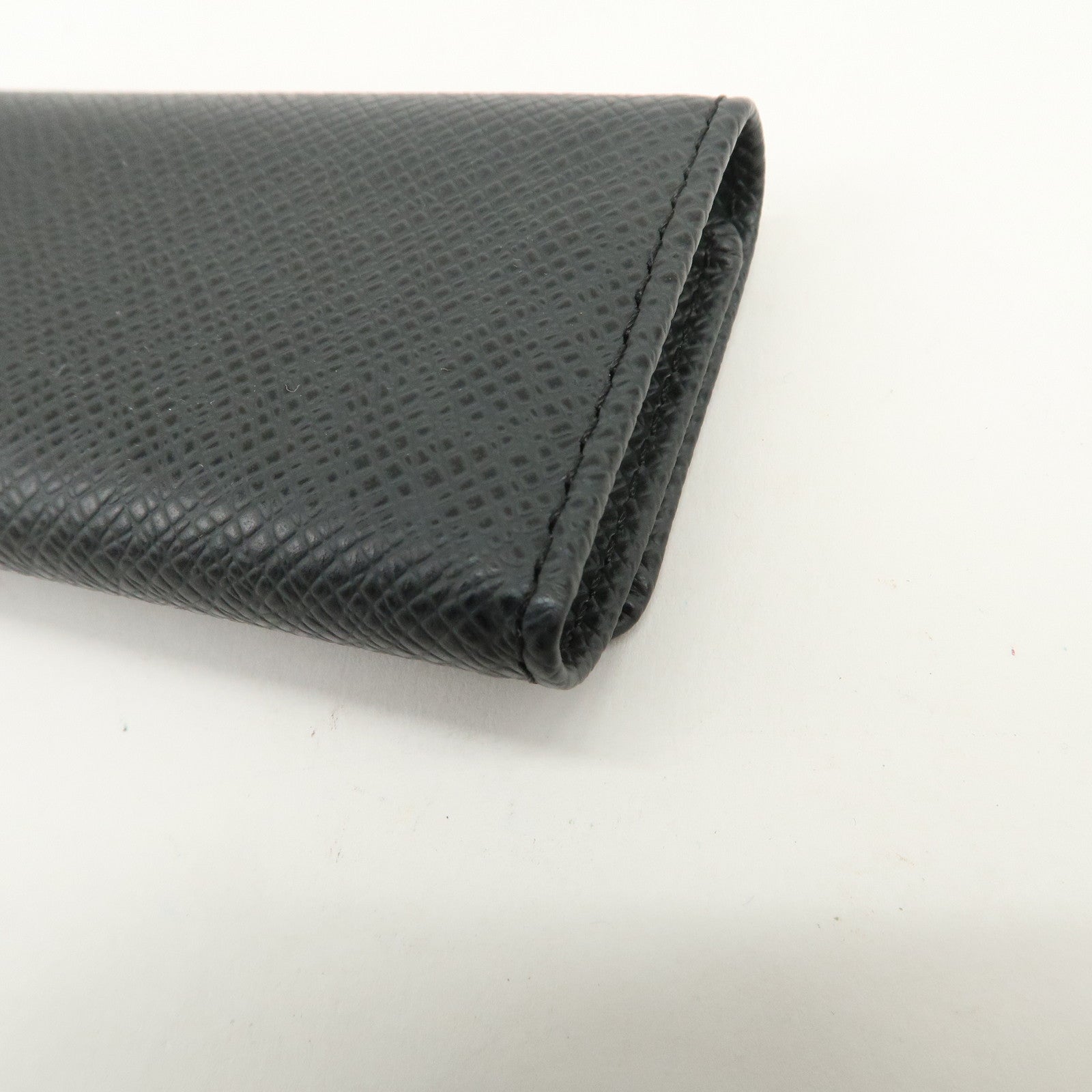 Louis Vuitton Taiga Leather Multiclés 4 Key Case Ardoise M30522