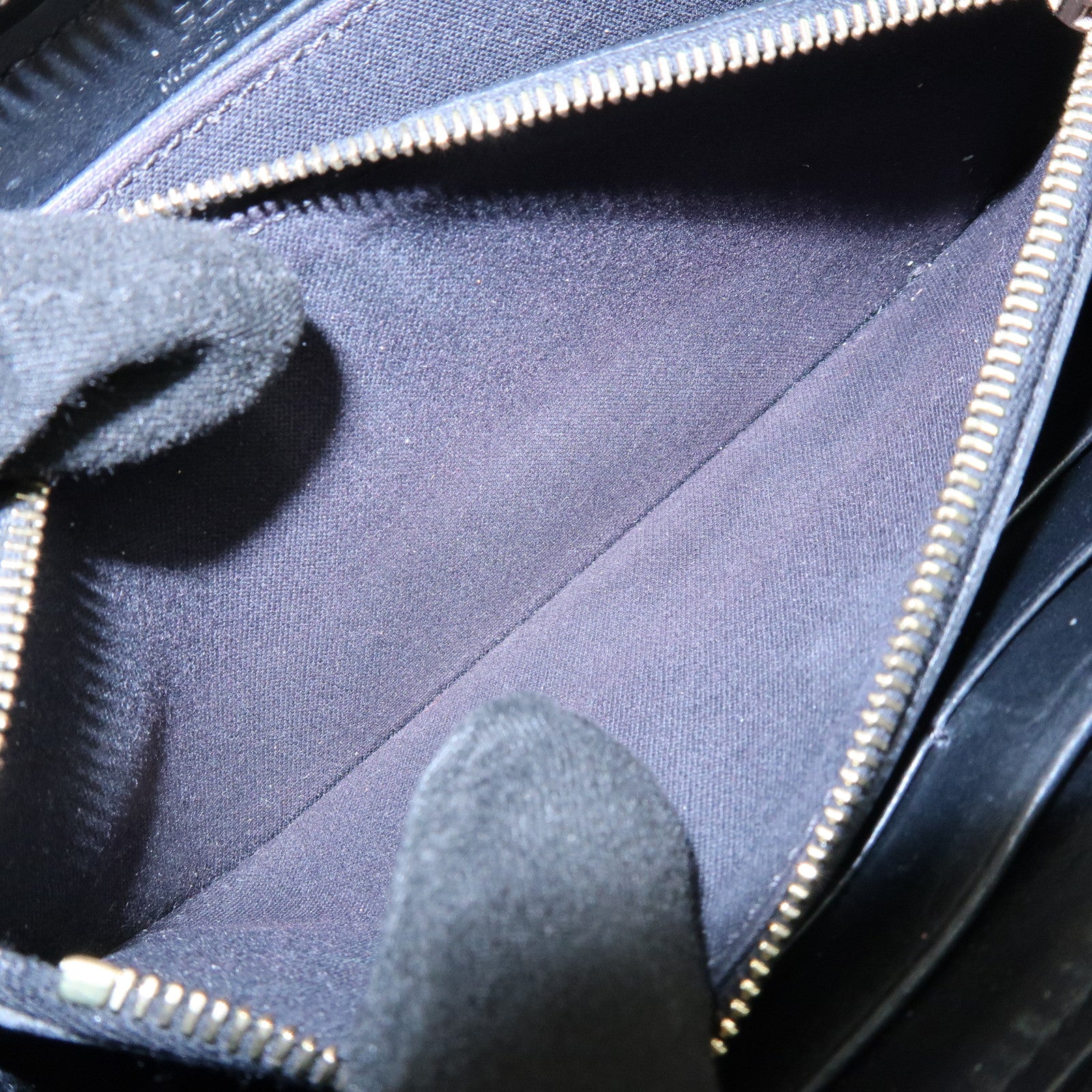 FENDI Leather Round Zippy Long Wallet Black 8M0299