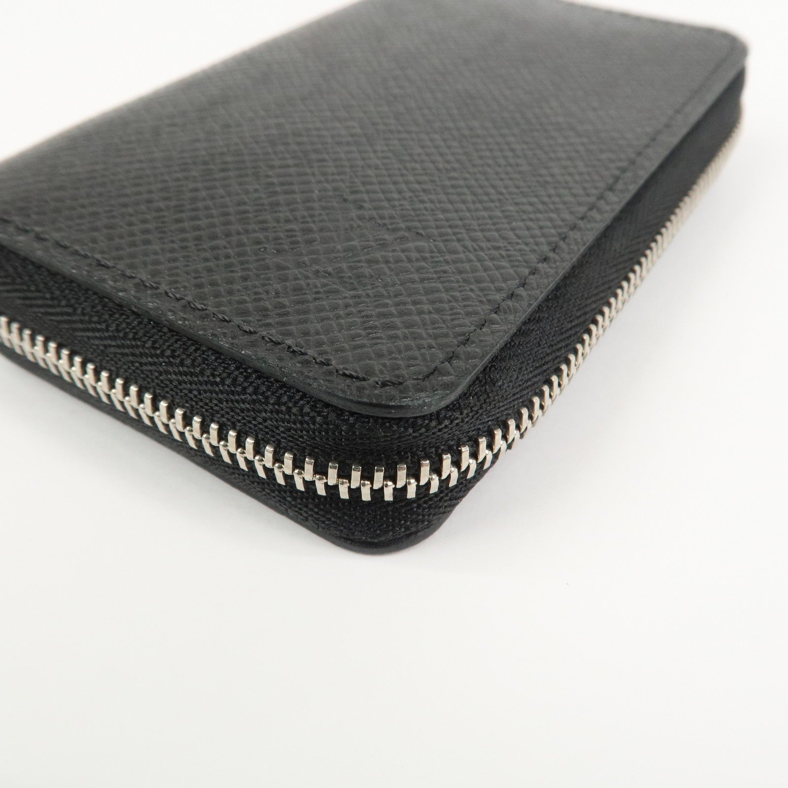 Louis Vuitton Taiga Zippy Coin Purse Coin Case Noir Black M30511