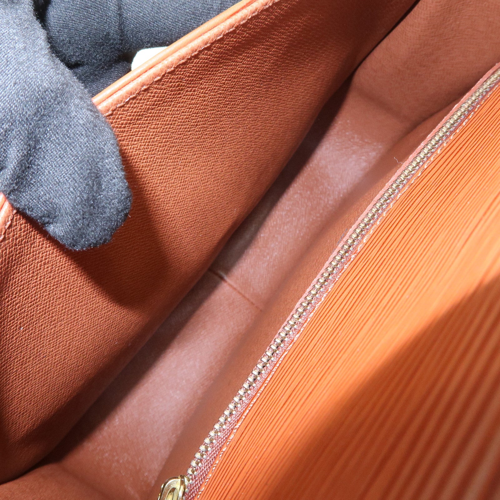 Louis Vuitton Epi Saint Cloud Shoulder Bag Kenya Brown M52193