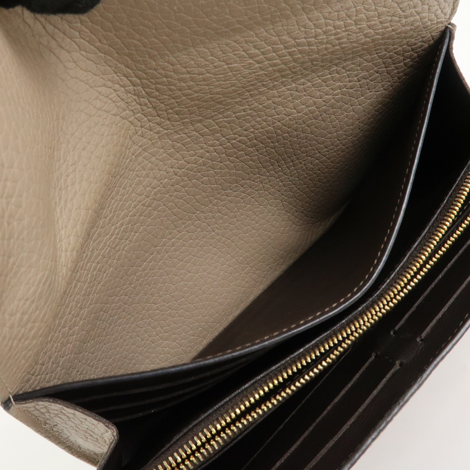 Louis Vuitton Capucines Taurillon Leather Long Wallet Galet M61249