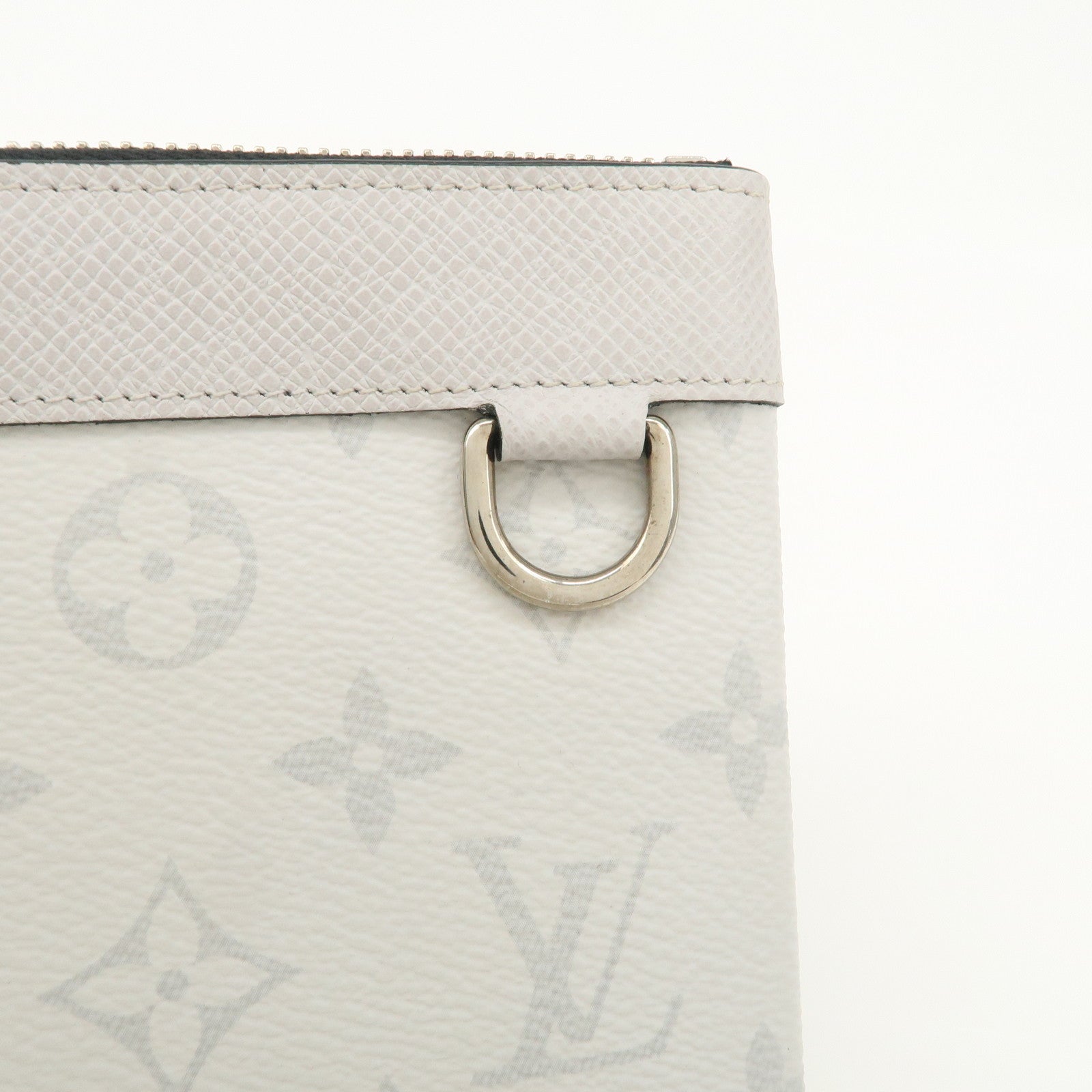Louis Vuitton Monogram Taiga Discovery Pochette Antarctica M30279 Used