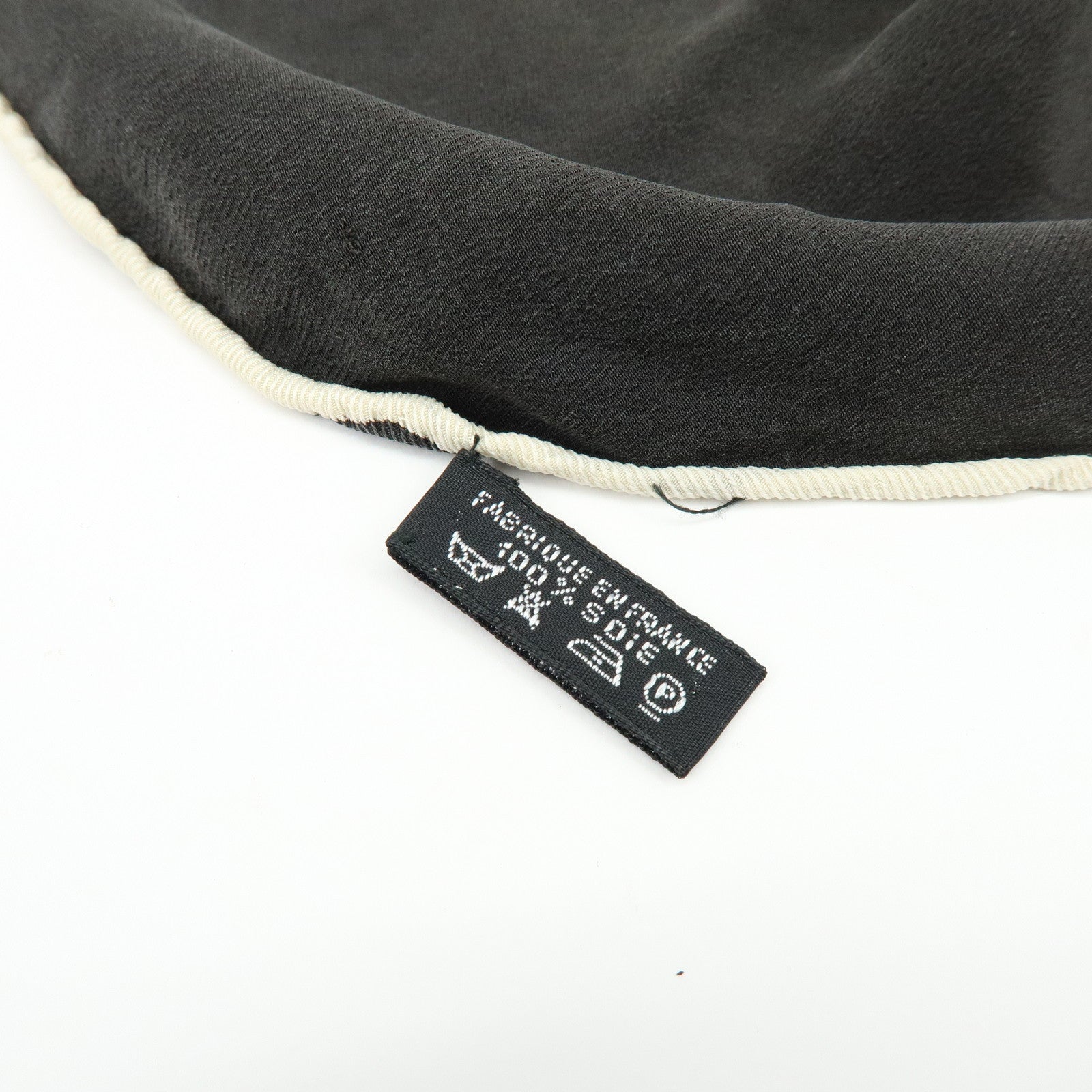 HERMES Losange Silk 100% Scarf Ex‑Libris Diamond Shape Black