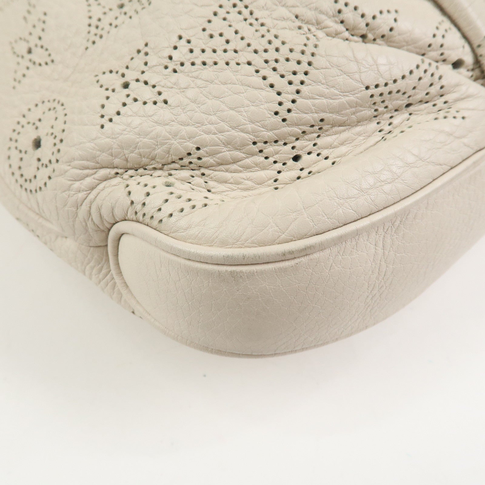 Louis Vuitton Monogram Mahina Selene PM Shoulder Bag Blanc M94275