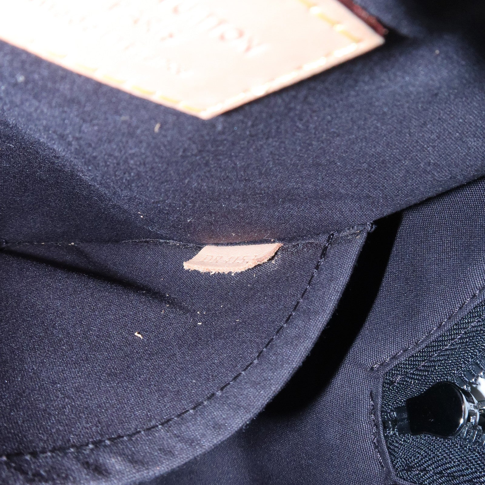 Louis Vuitton Monogram Vernis Leather Montana Hand Bag Noir M90060