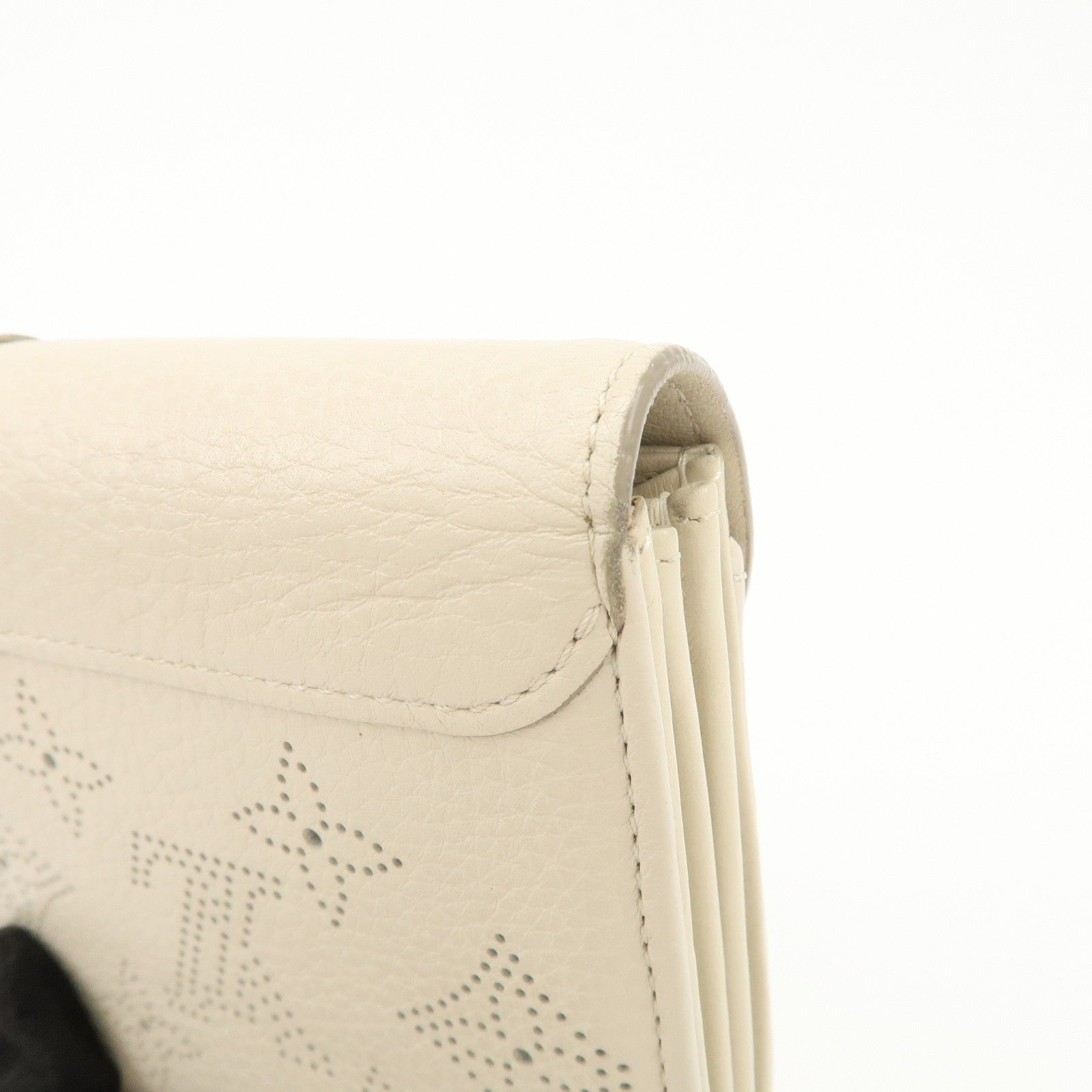 Louis Vuitton Mahina Leather Portefeuille Iris Long Wallet M58159