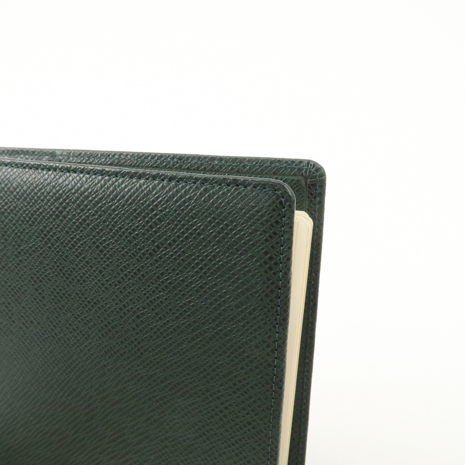 Louis Vuitton Taiga Agenda Bureau Planner Cover Epicea R20407 Used