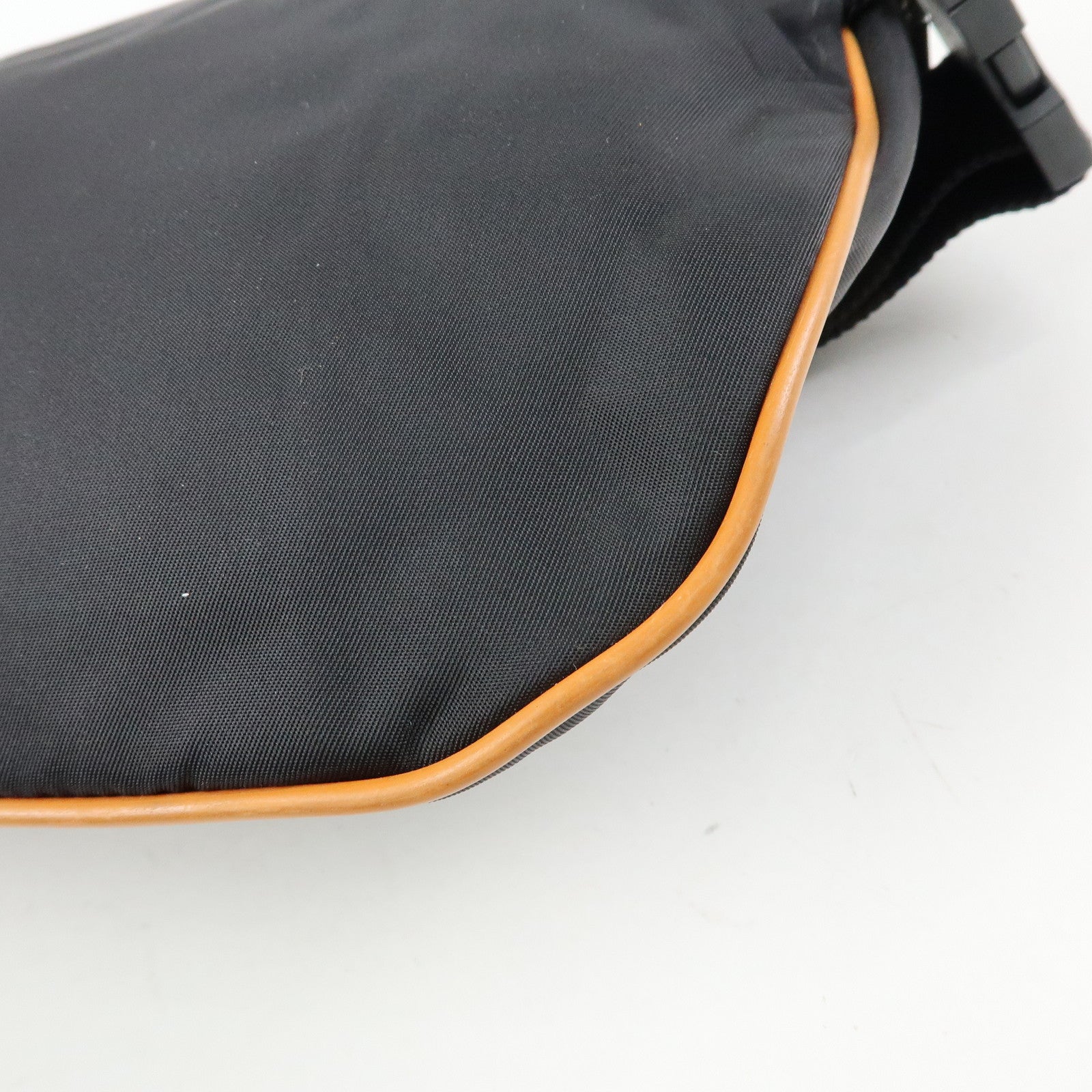 GUCCI Logo Nylon Rubber Waist Pouch Body Bag Black 211128