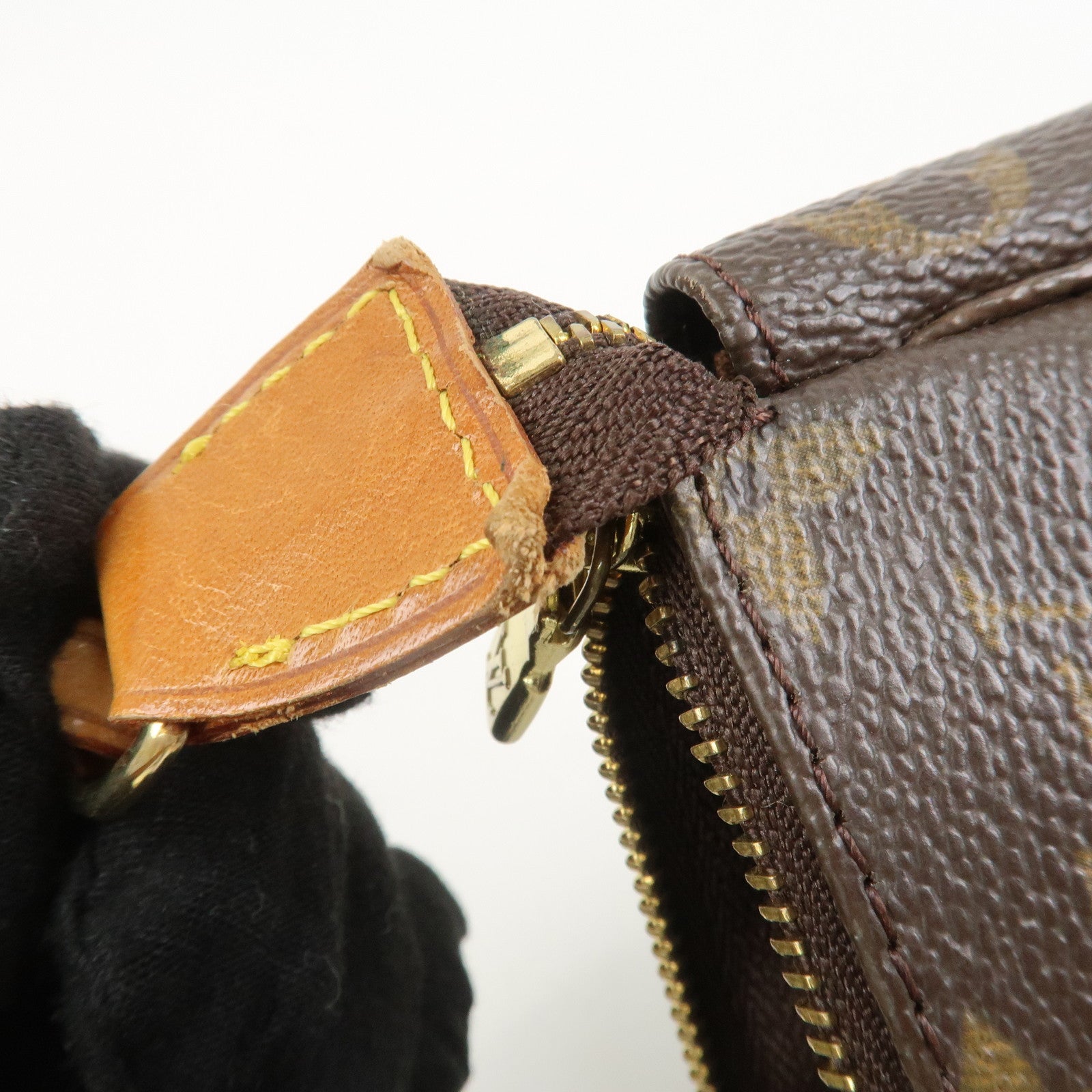 Louis Vuitton Monogram Pochette Accessoires Pouch Hand Bag M51980