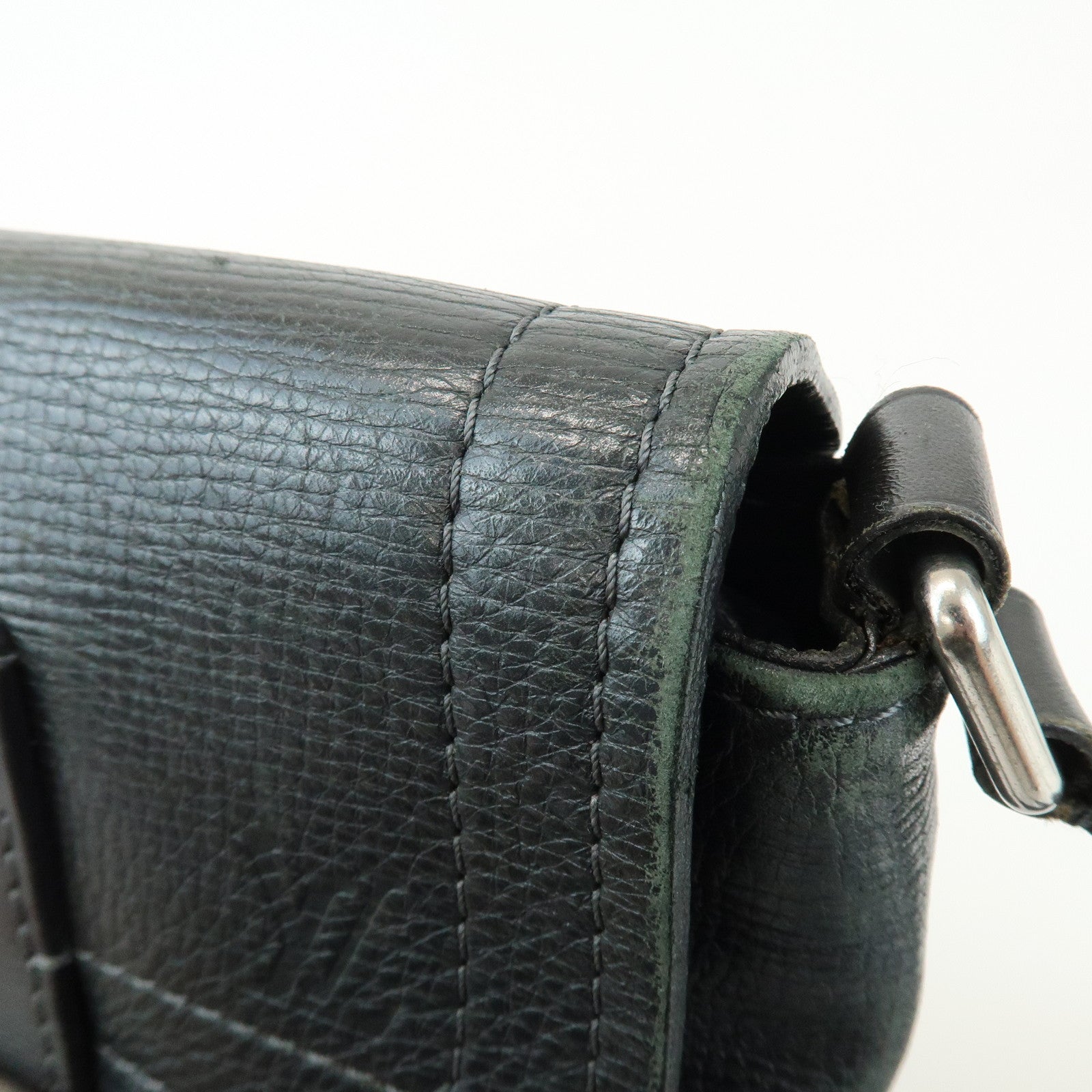 Louis Vuitton Utah Yuma Calf Leather Shoulder Bag Basalt M97024