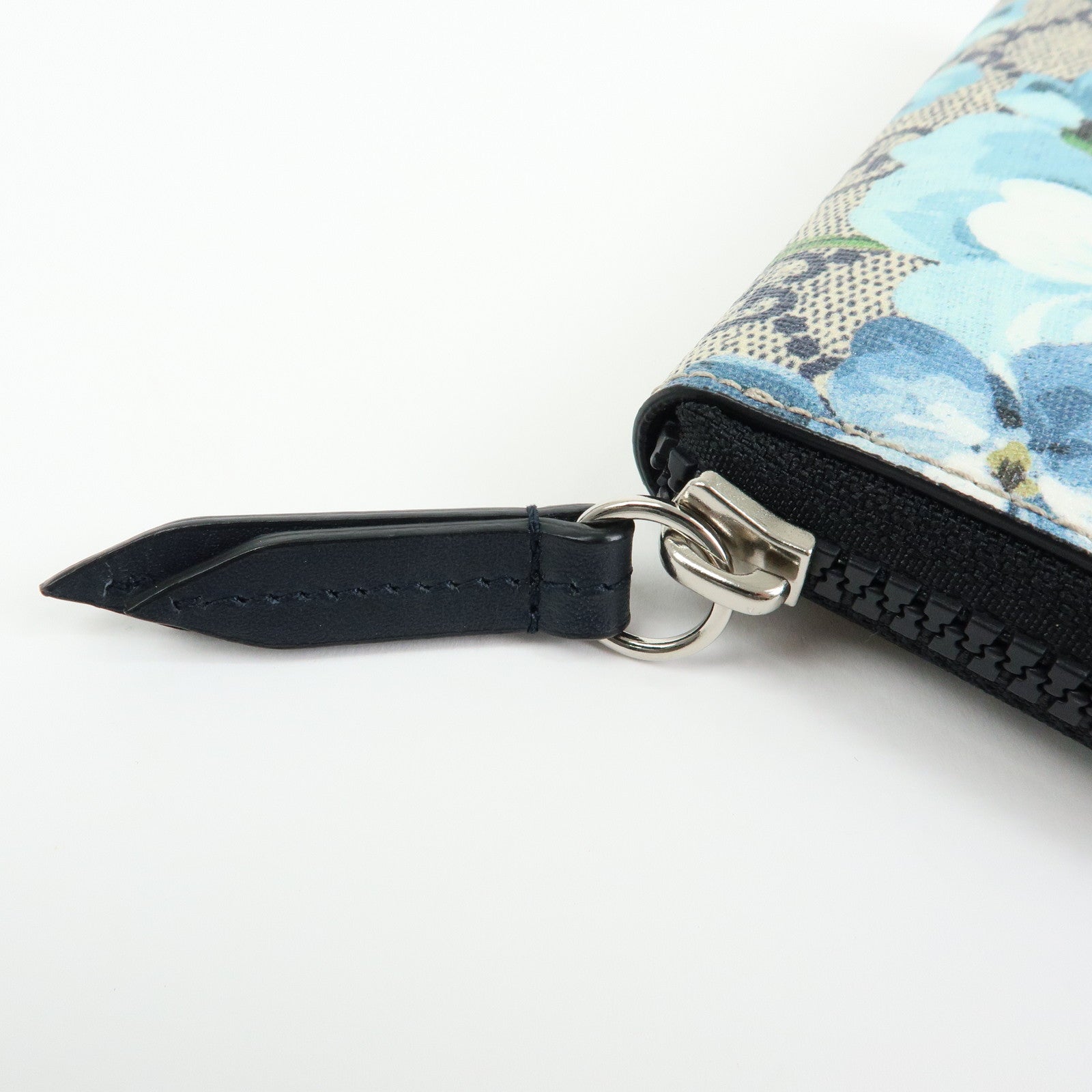 GUCCI GG Blooms GG Supreme Leather Card Case Beige Navy 410220