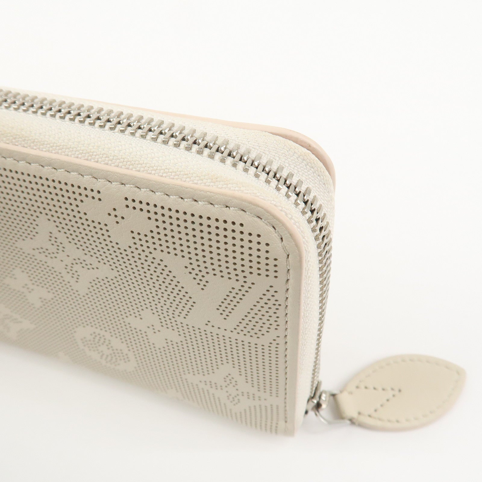 Louis Vuitton Monogram Mahina Reverse Round Zippy Wallet M83029