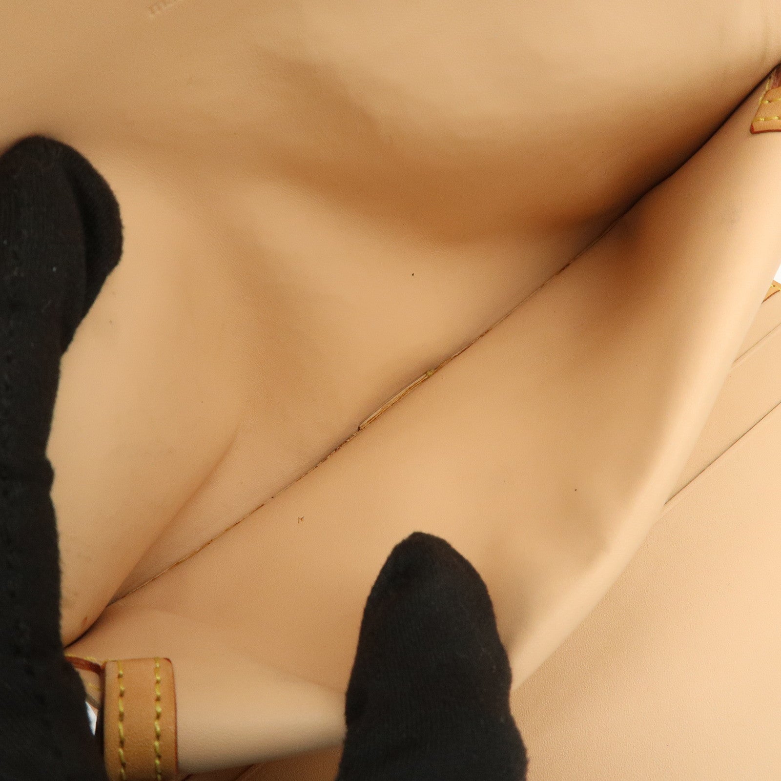 Louis Vuitton Monogram Multicolor Porte Trezor International M92659