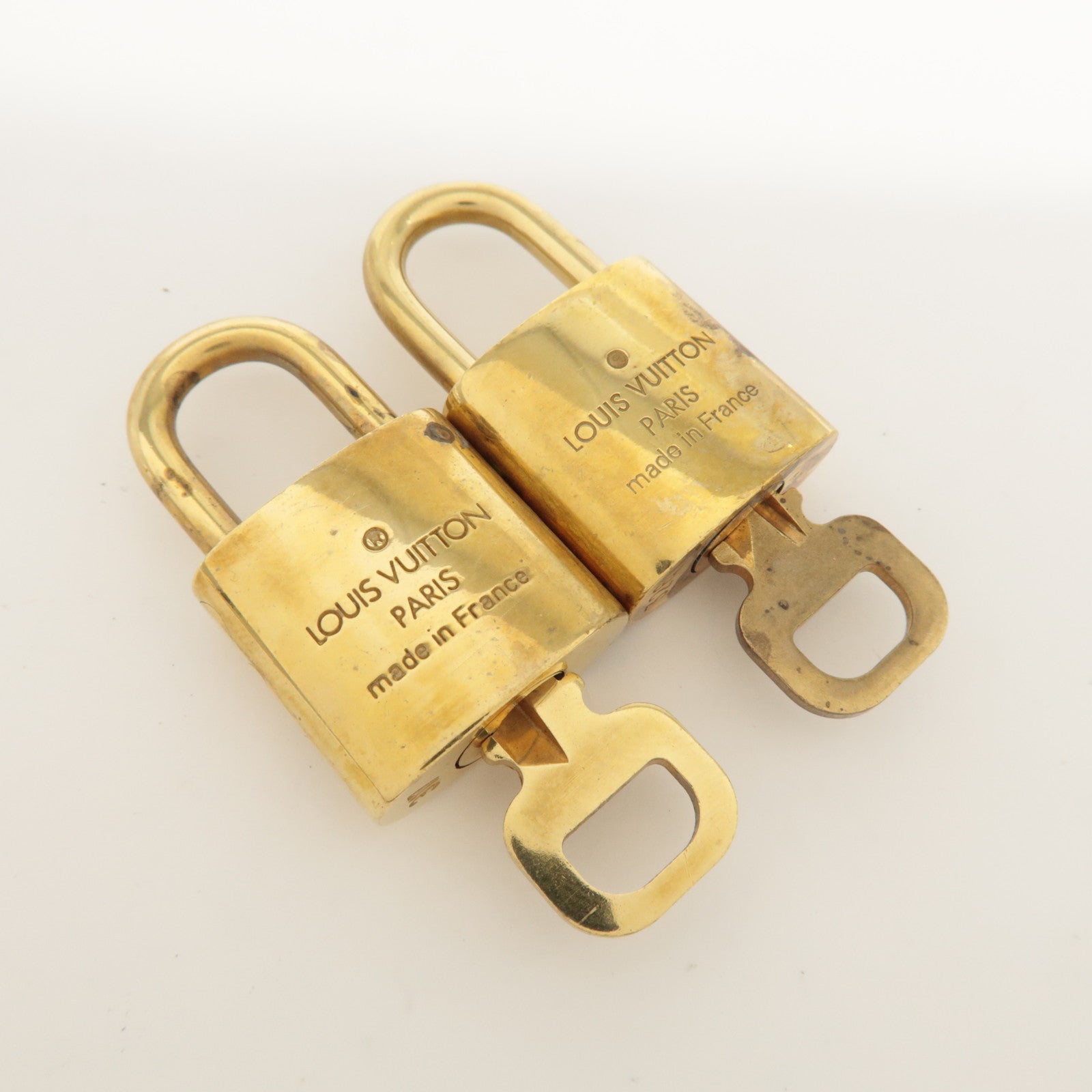 Louis Vuitton Set of 10 Lock & Key Cadena Key Lock Metal Gold