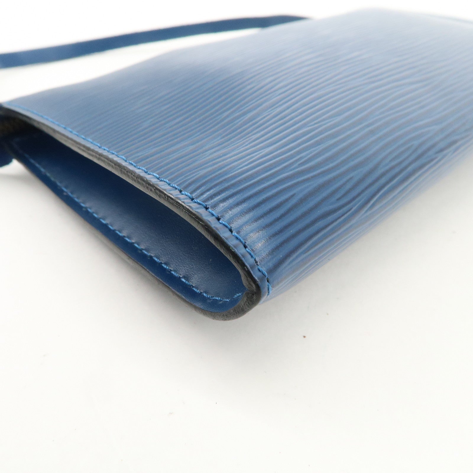 Louis Vuitton Epi Pochette Accessoires Pouch Toledo Blue M52945