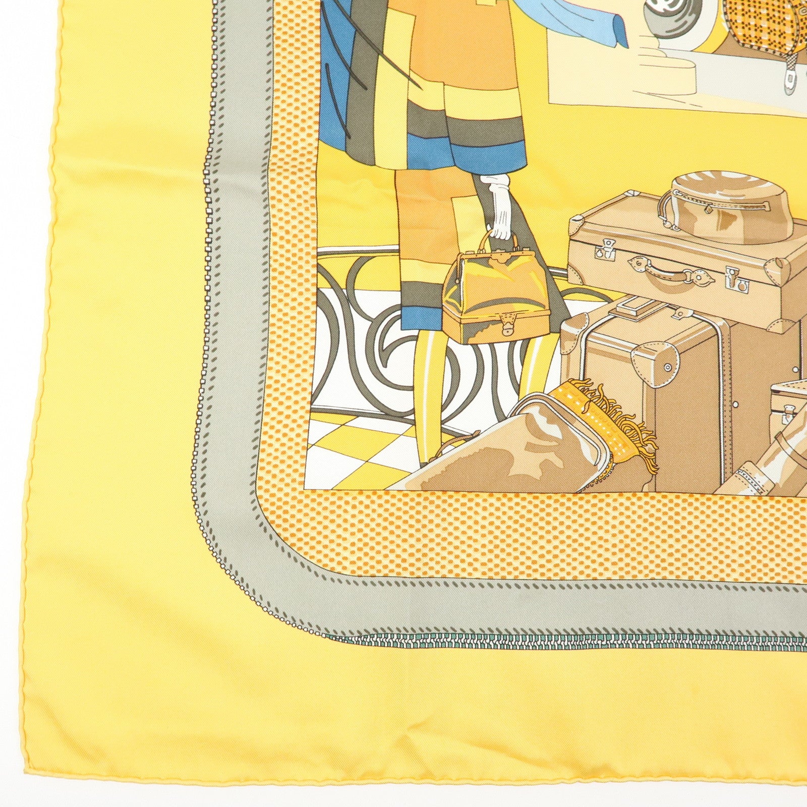HERMES Carre 90 L Silk Scarf Elegance et le Confort en Automobile
