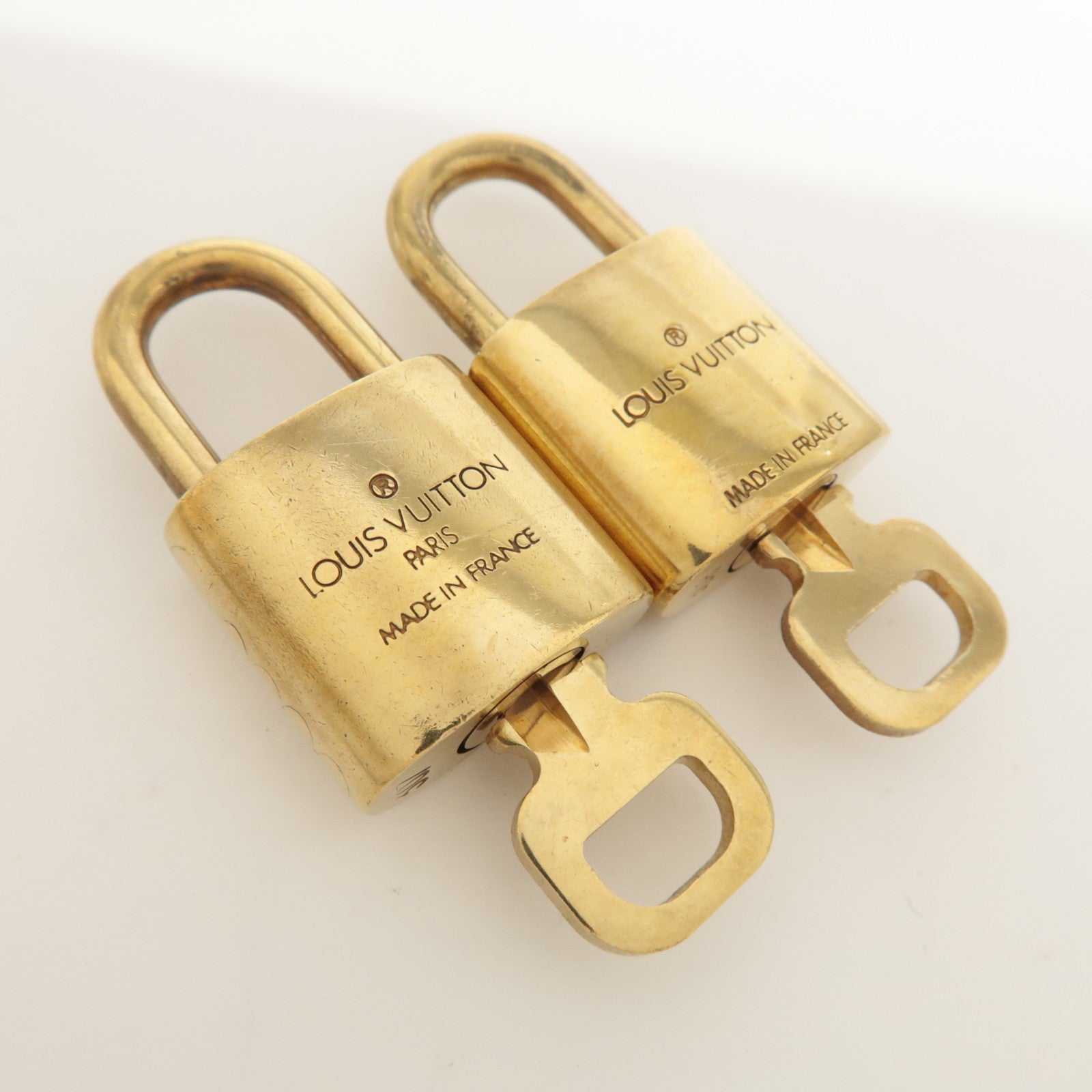 Louis Vuitton Set of 10 Lock & Key Cadena Key Lock Metal Gold Used Used
