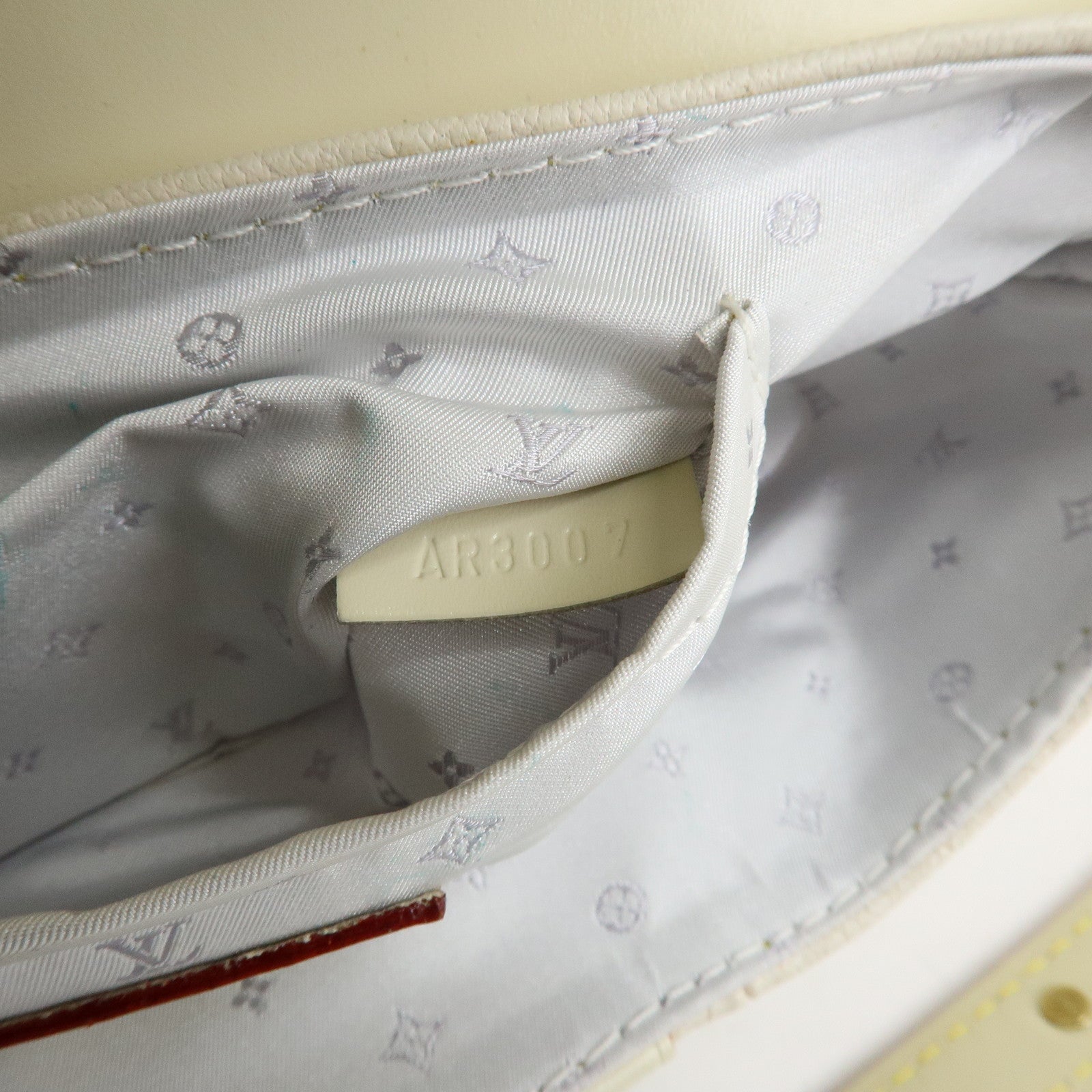 Louis Vuitton Suhali Le Precieux Leather Hand Bag Blanc M91774