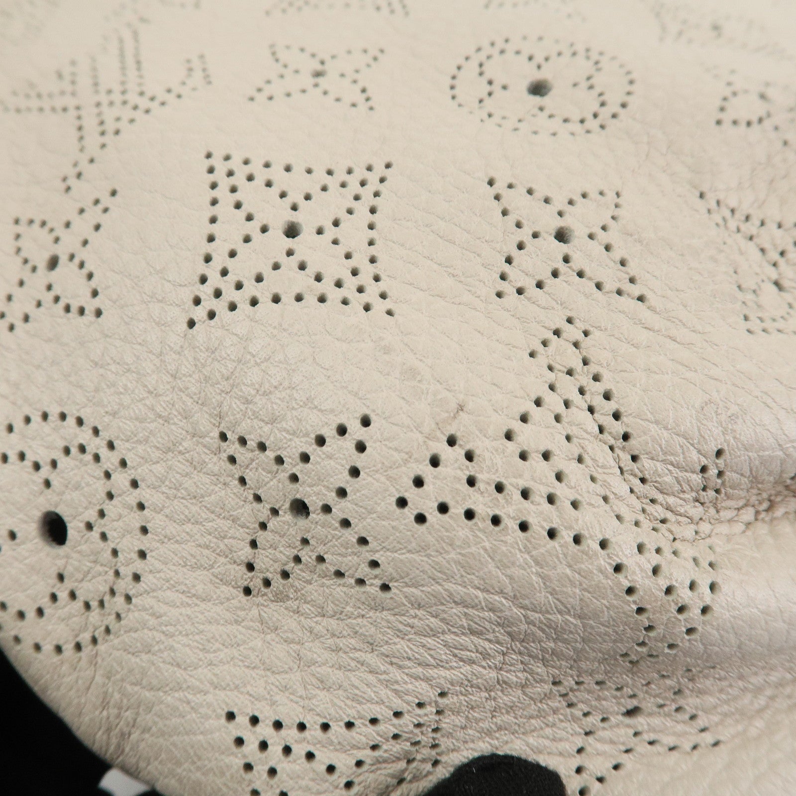 Louis Vuitton Monogram Mahina Selene PM Shoulder Bag Blanc M94275