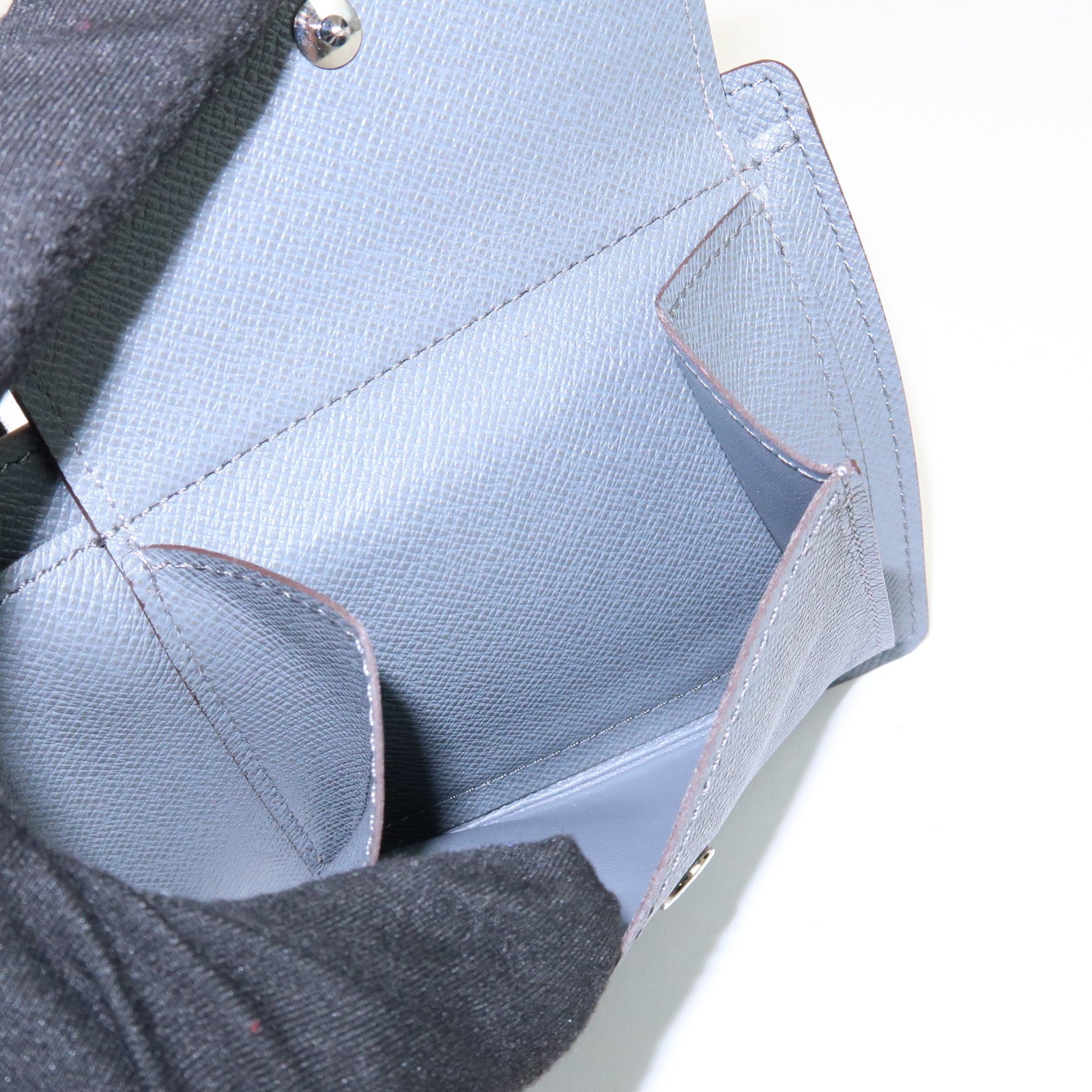 Louis Vuitton Taiga Portefeuille Florin Wallet Glacier Gray M32650