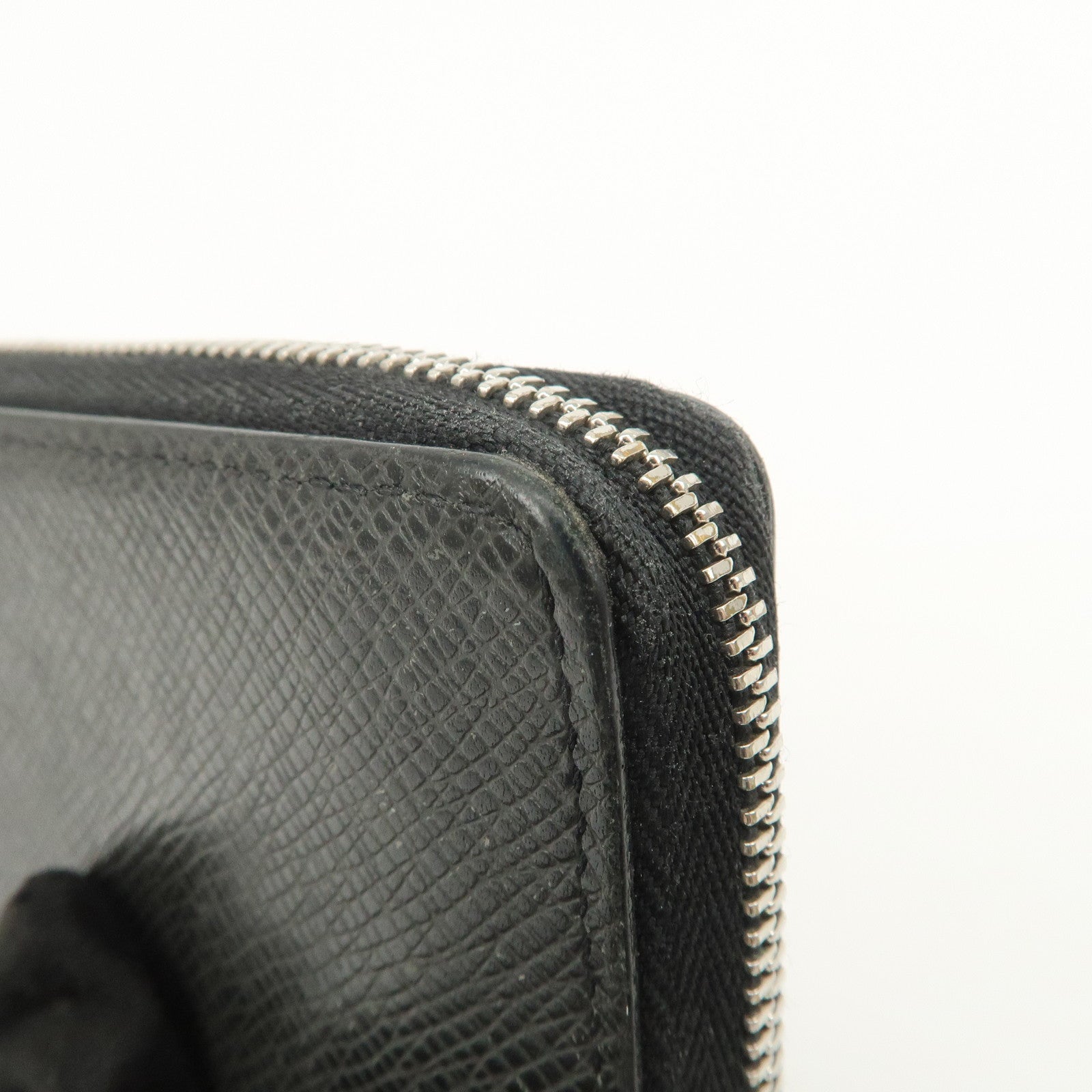 Louis Vuitton Taiga Zippy Coin Purse Coin Case Ardoise M32832