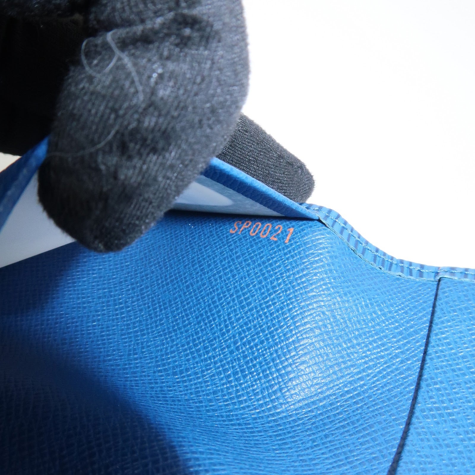 LLouis Vuitton Epi Porte 2 Cartes Vertical Card Case Blue M63205