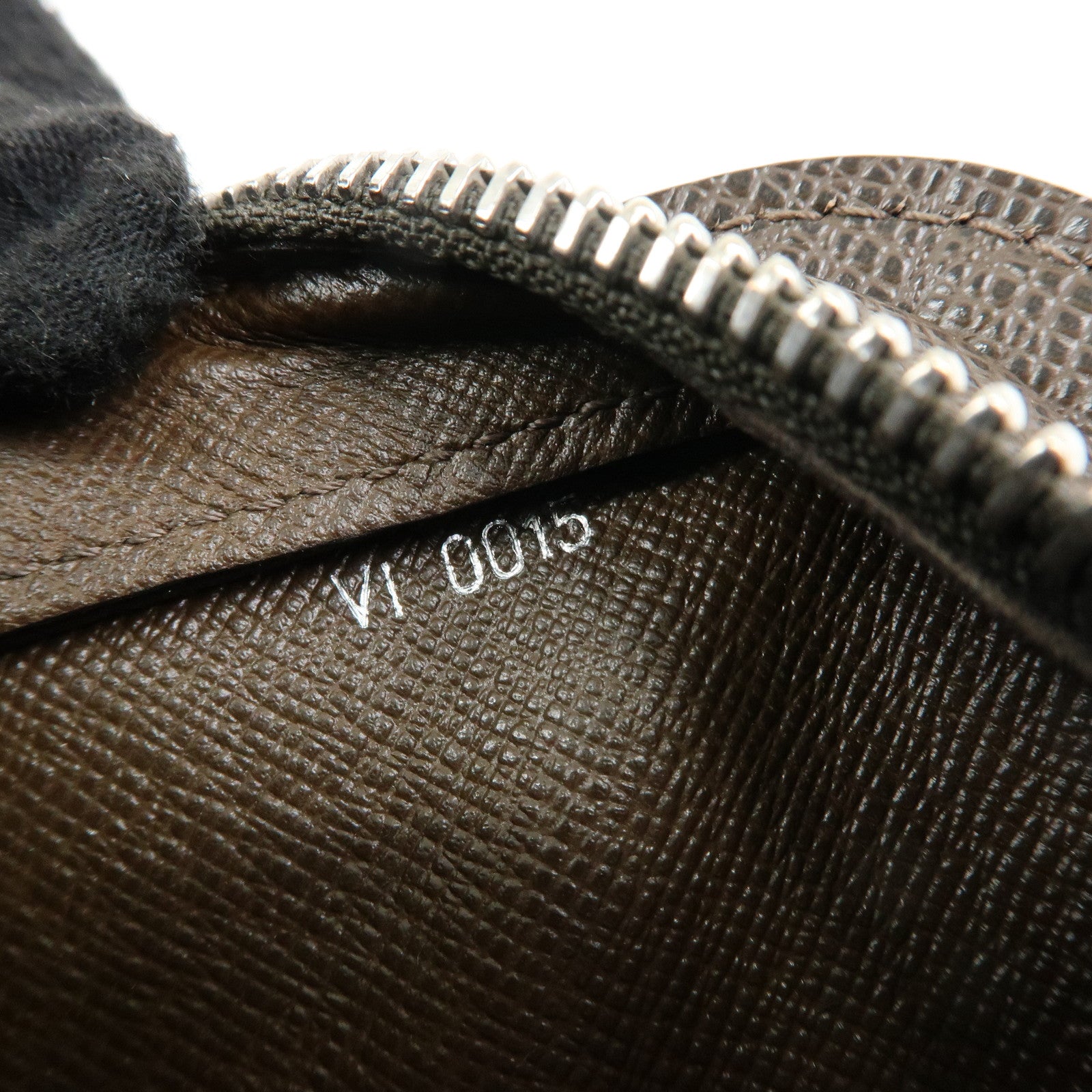 Louis Vuitton Taiga Baikal Clutch Bag Pouch Brown Grizzly M30188