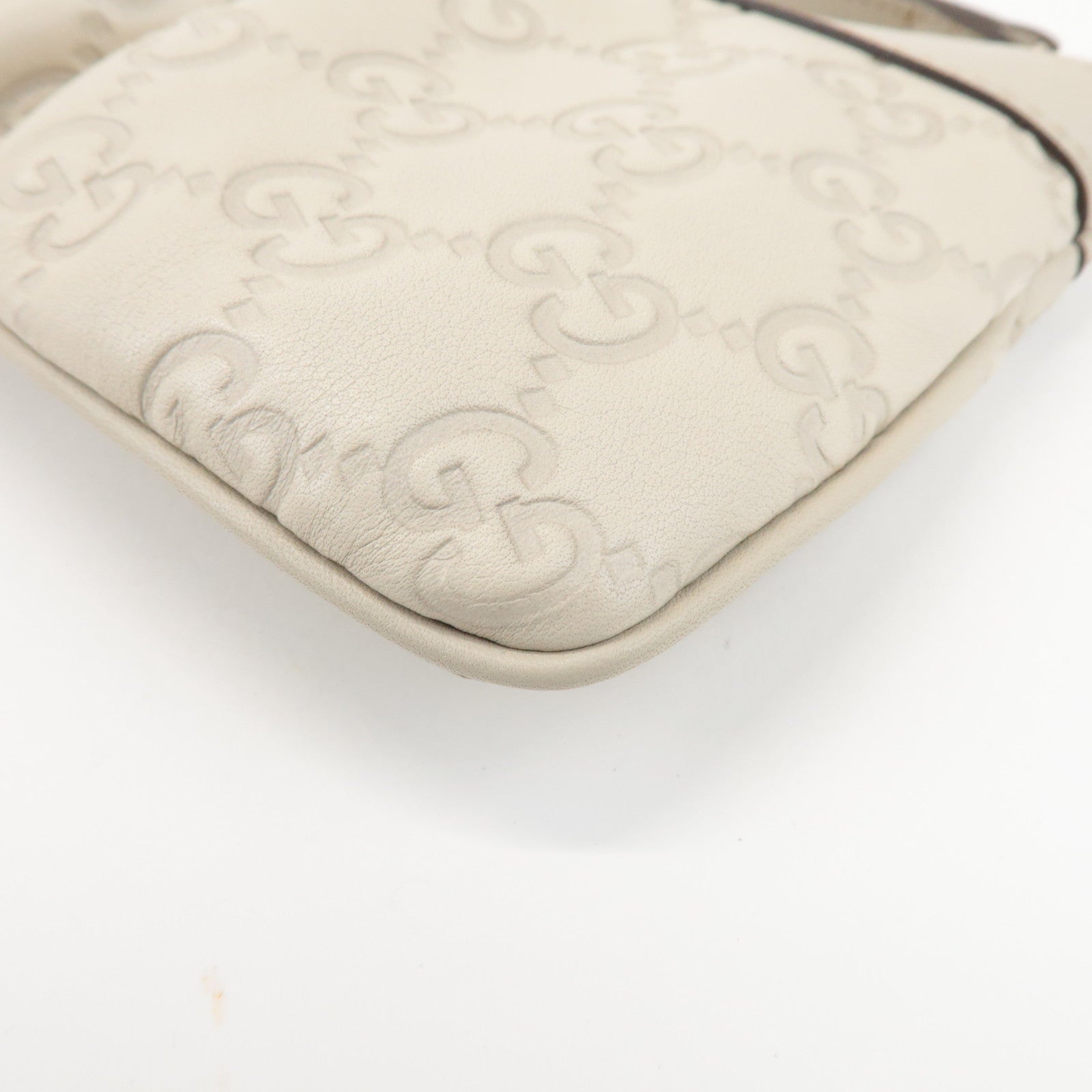 GUCCI Guccissima Leather Pouch Wrist Bag Ivory 212203