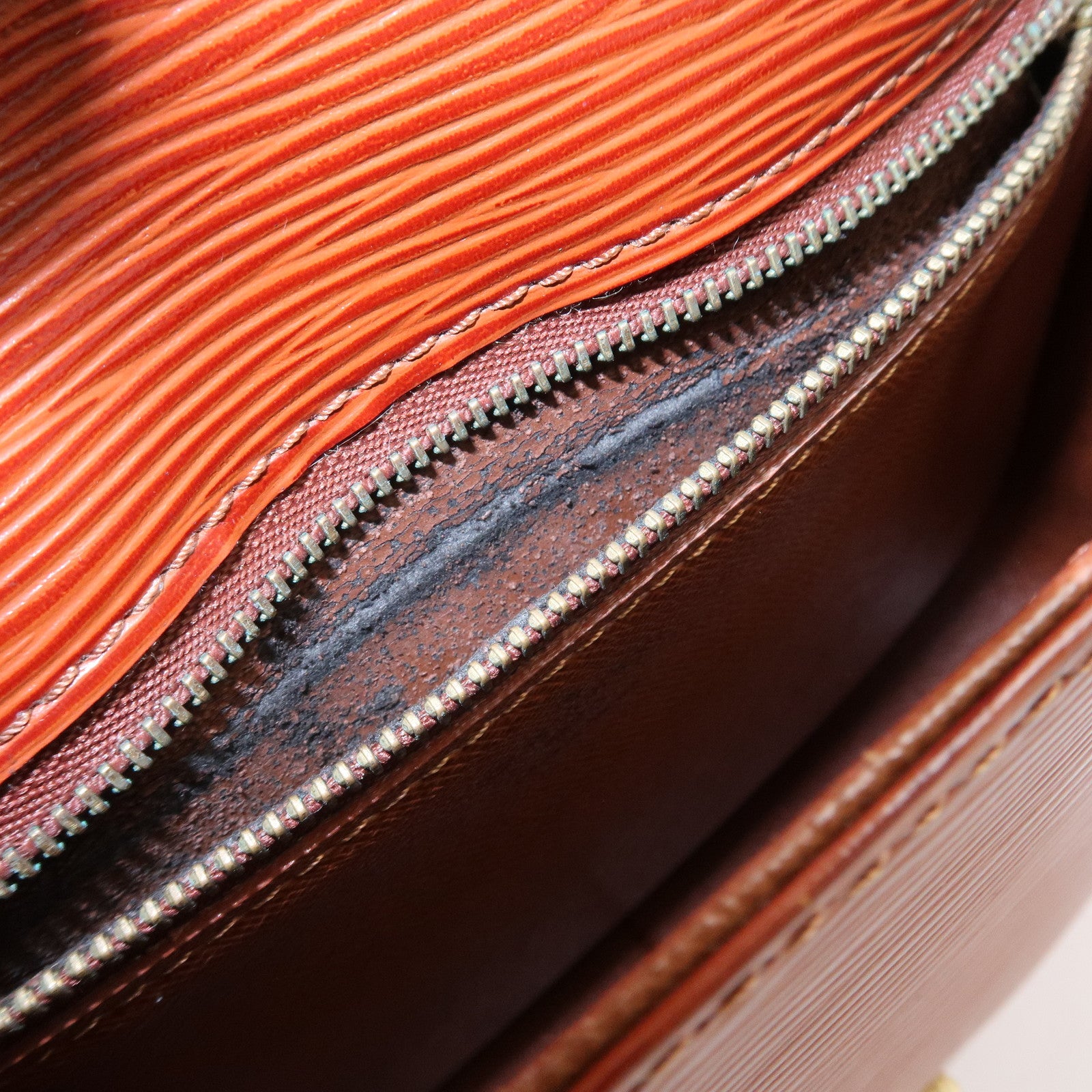 Louis Vuitton Epi Saint Cloud Shoulder Bag Kenya Brown M52193