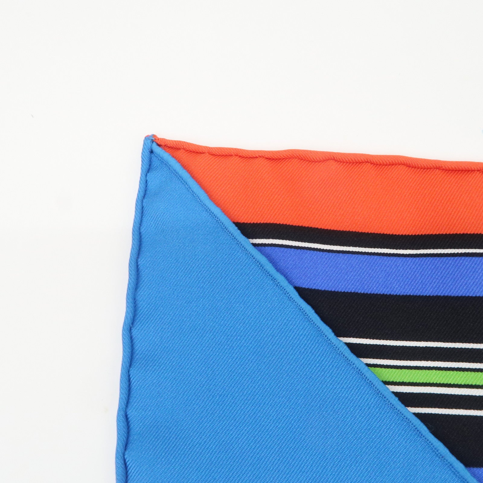 HERMES Carre 90 Silk 100% Couvertures et Tenues de Jour Scarf Red