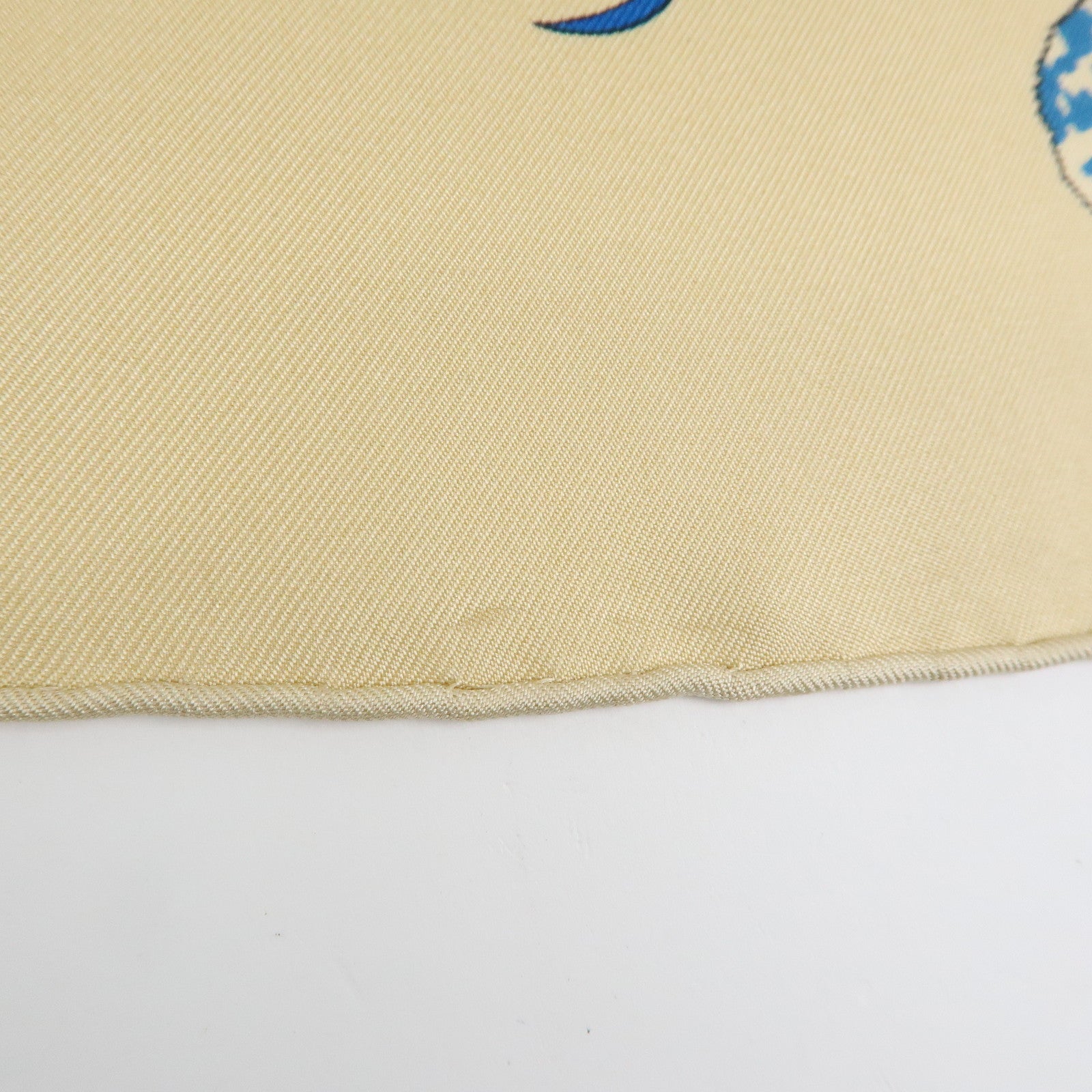 HERMES Carre 90 Silk 100% Scarf OMBRELLES ET PARAPLUIES Beige