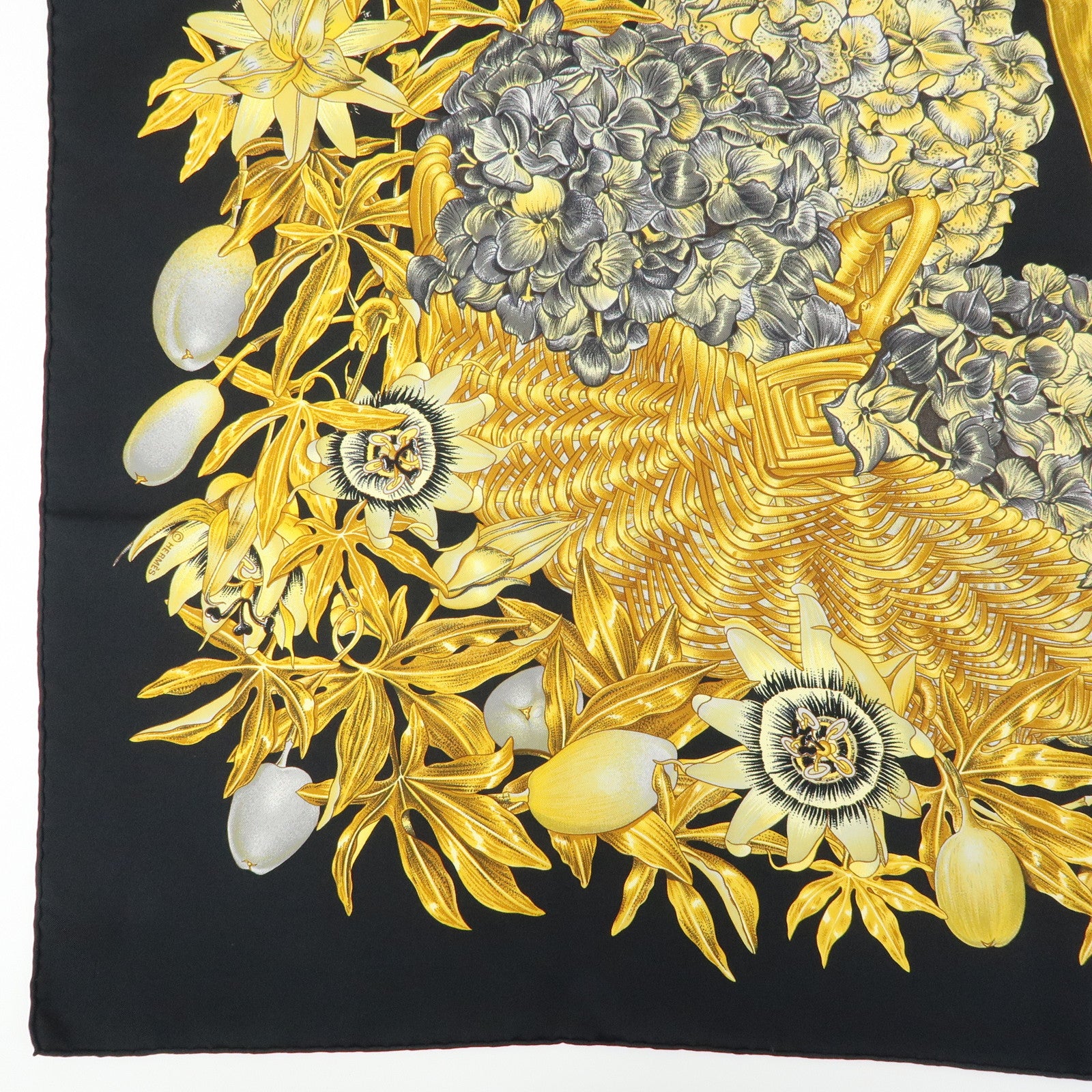 HERMES Carre 90 Silk 100% Scarf PASSIFLORES Flower Print Black Gold
