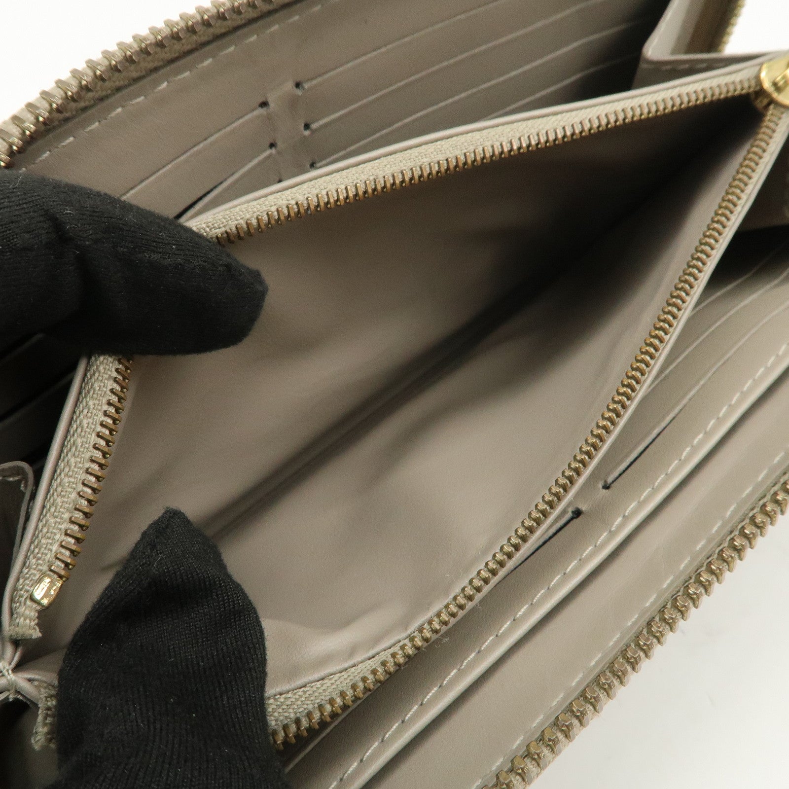 Louis Vuitton Suhali Leather Zippy Long Wallet Vérone M93028