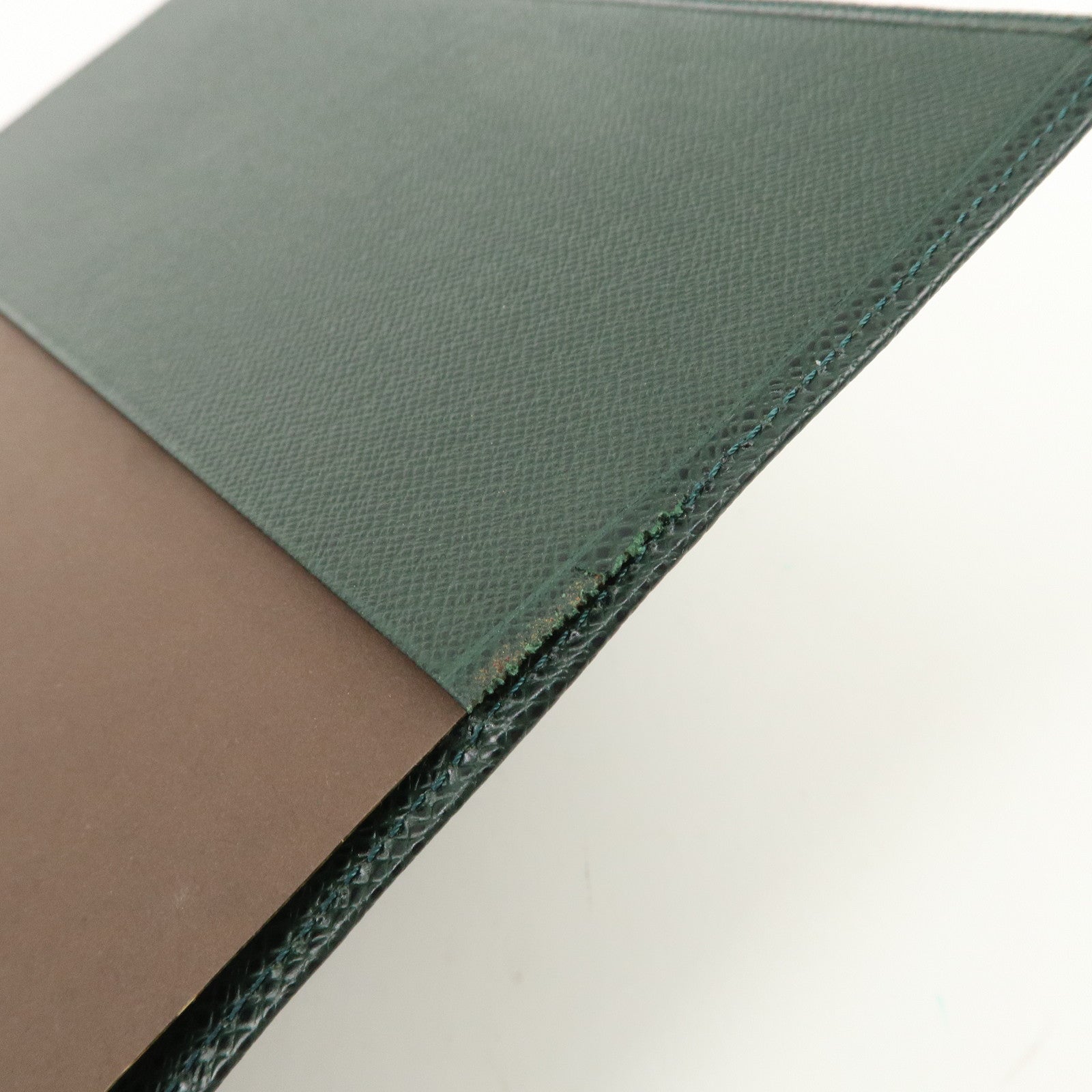 Louis Vuitton Taiga Agenda Bureau Planner Cover Epicea R20407 Used